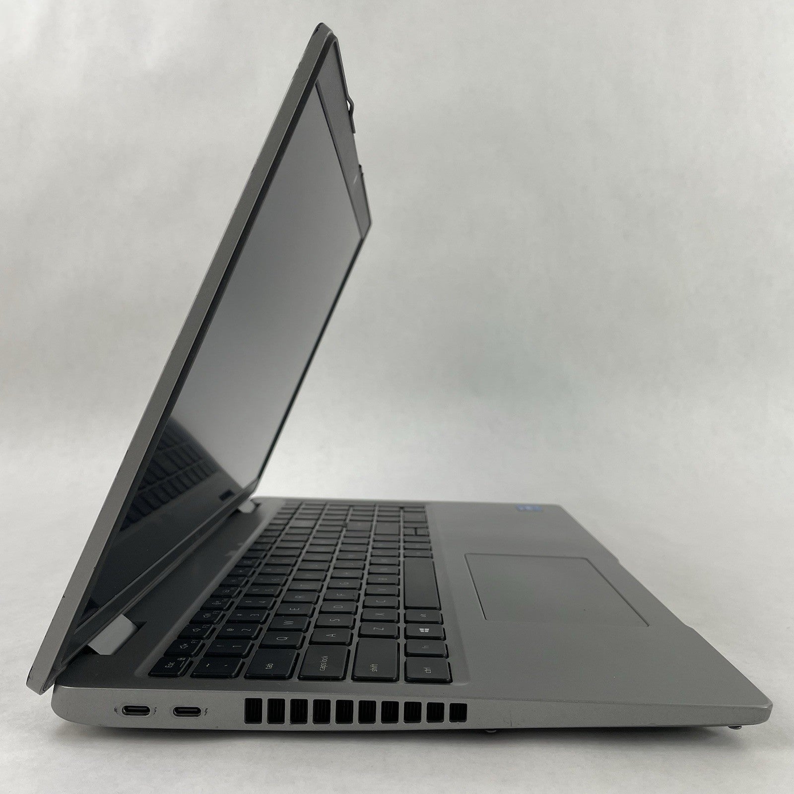 Dell Latitude 5520 15.6" i5-1135G7 2.40 GHz 8 GB RAM No SSD/OS/AC - Bezel READ5
