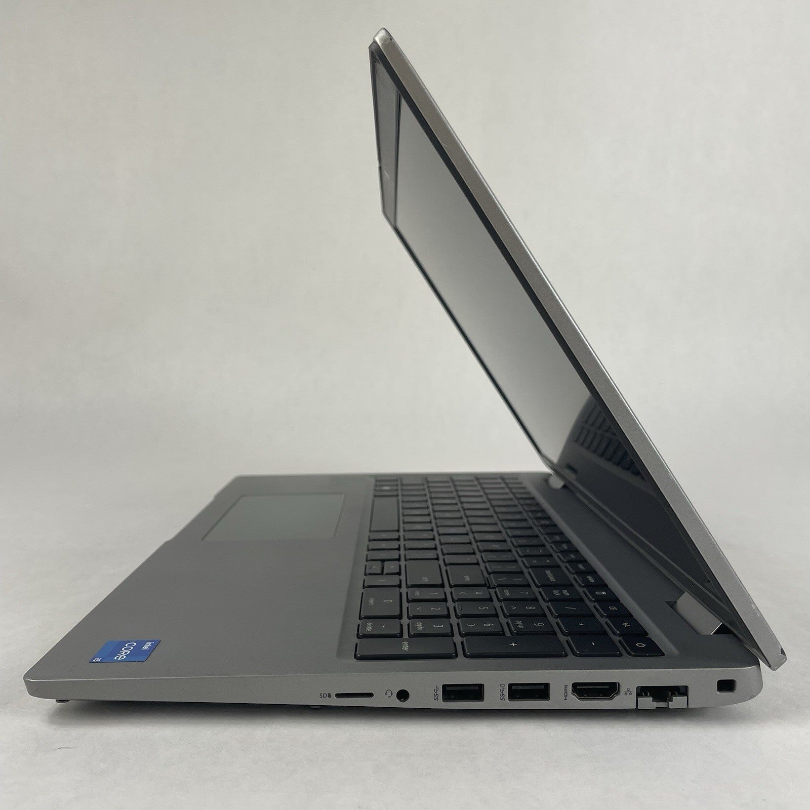 Dell Latitude 5520 15.6" i5-1145G7 2.60GHz 8GB RAM No SSD/OS/AC- Scratched Paint4