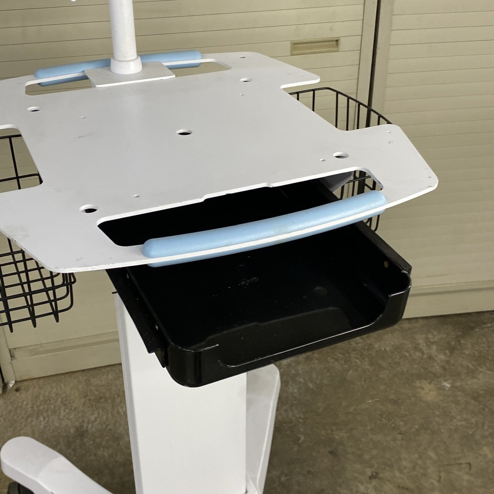 Welch Allyn 105341 Mobile Medical LPC Office Cart11