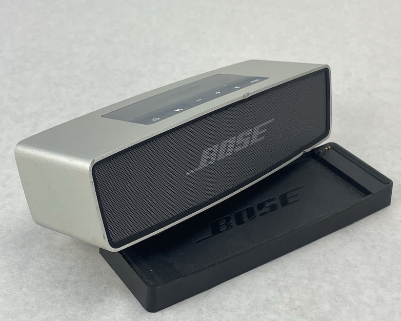 Bose 413295 SoundLink Portable Bluetooth Speaker Silver and Cradle No Power Cord