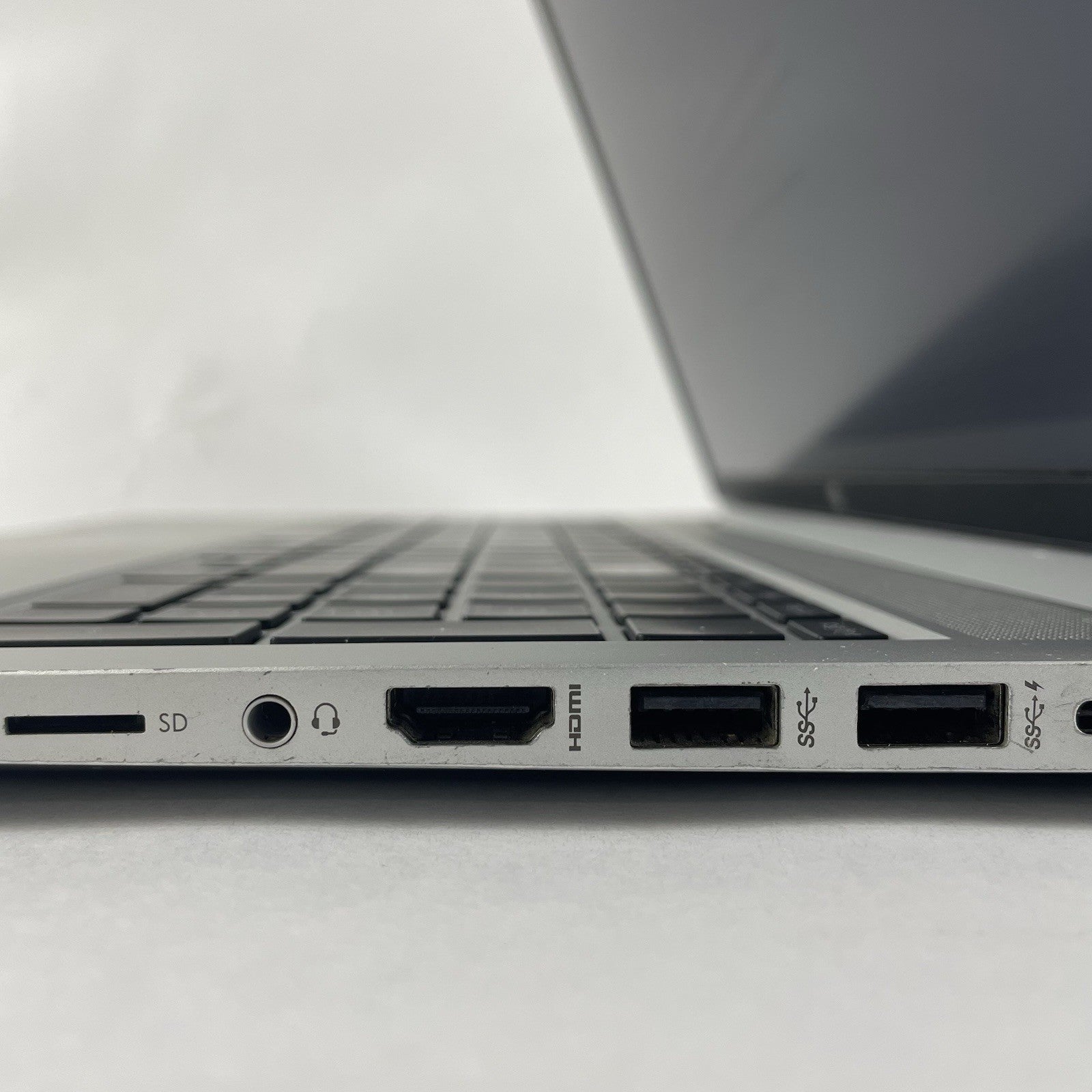 HP ProBook 450 G8 15.6" i5-1135G7 2.40 GHz 8 GB RAM No SSD/OS/AC - Bad Bottom6