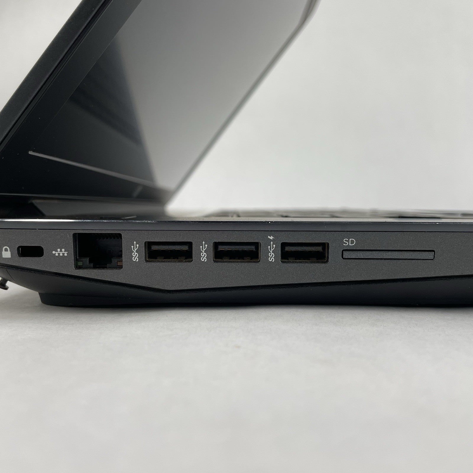 HP ZBook 17 G3 17.3" Xeon E3 1535M 2.90 GHz 16 GB RAM Quadro No SSD/OS/AC/Batt4