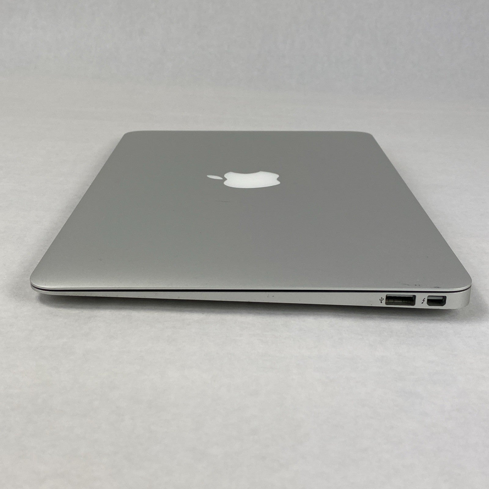 Apple A1465 MacBook Air 2013 11" 1.3Ghz i5 4GB RAM 120GB SSD os11.7.1 321 Cycles
