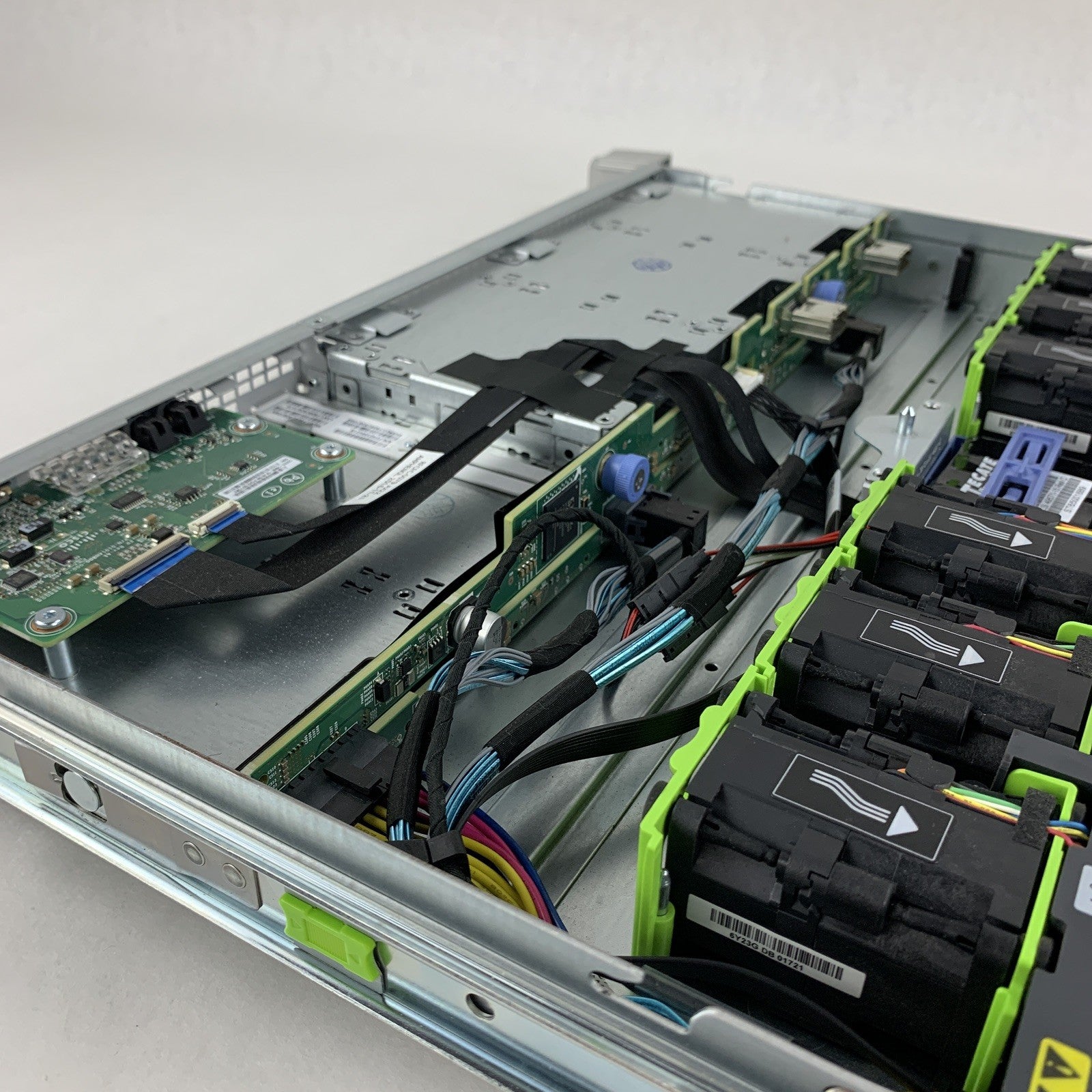 Cisco UCSC-C220-M4S Server 1x Xeon E5-2630 V3 2.4 GHz 32 GB RAM No OS No HDD