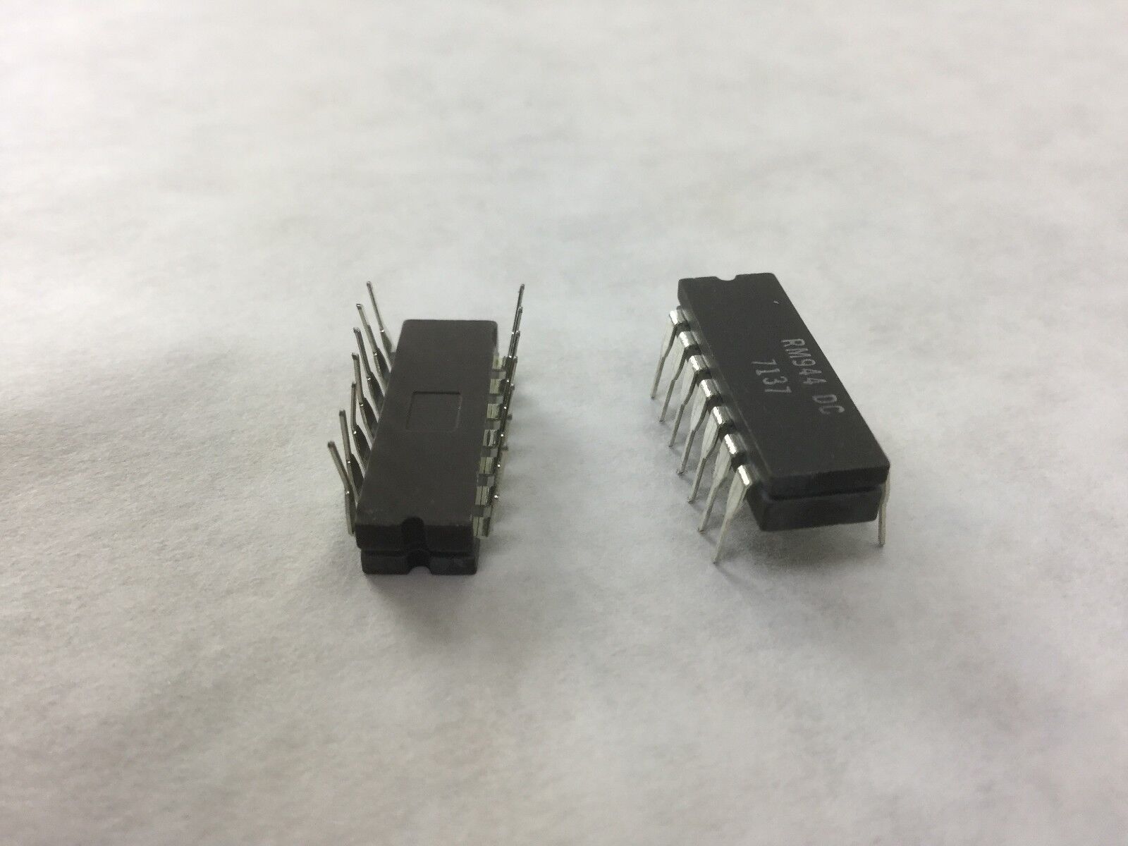 RM944 DC (7137) 14 Pin  Lot of 25  NEW
