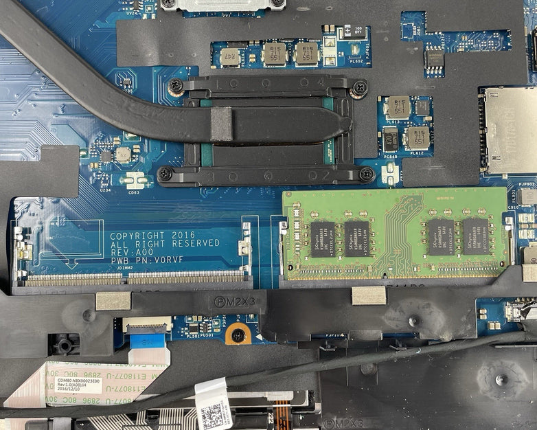 Dell Latitude 5580 15.6" i5-7440HQ 2.8GHz 8GB RAM No SSD/OS/AC - Bad Hinge Cover