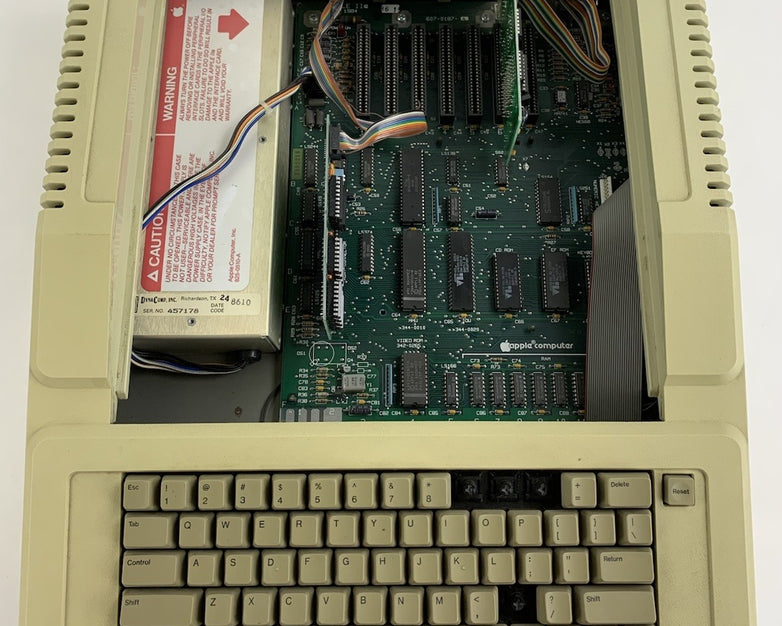 Apple IIe A2S2064 Vintage Personal Computer - Tested Missing Keys
