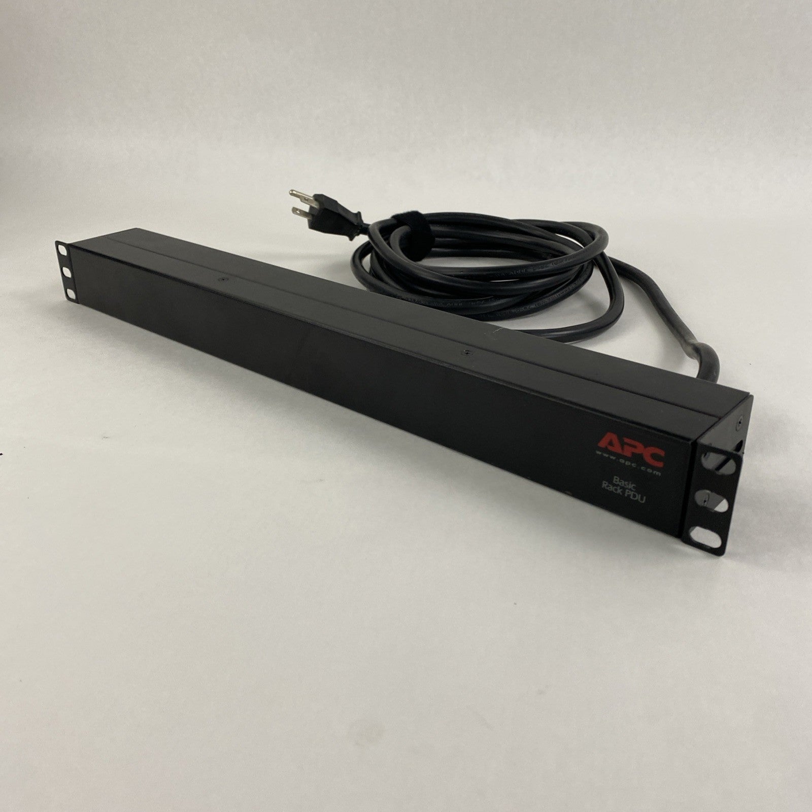 APC AP9562 Basic Rack PDU w/ Rack Ears0