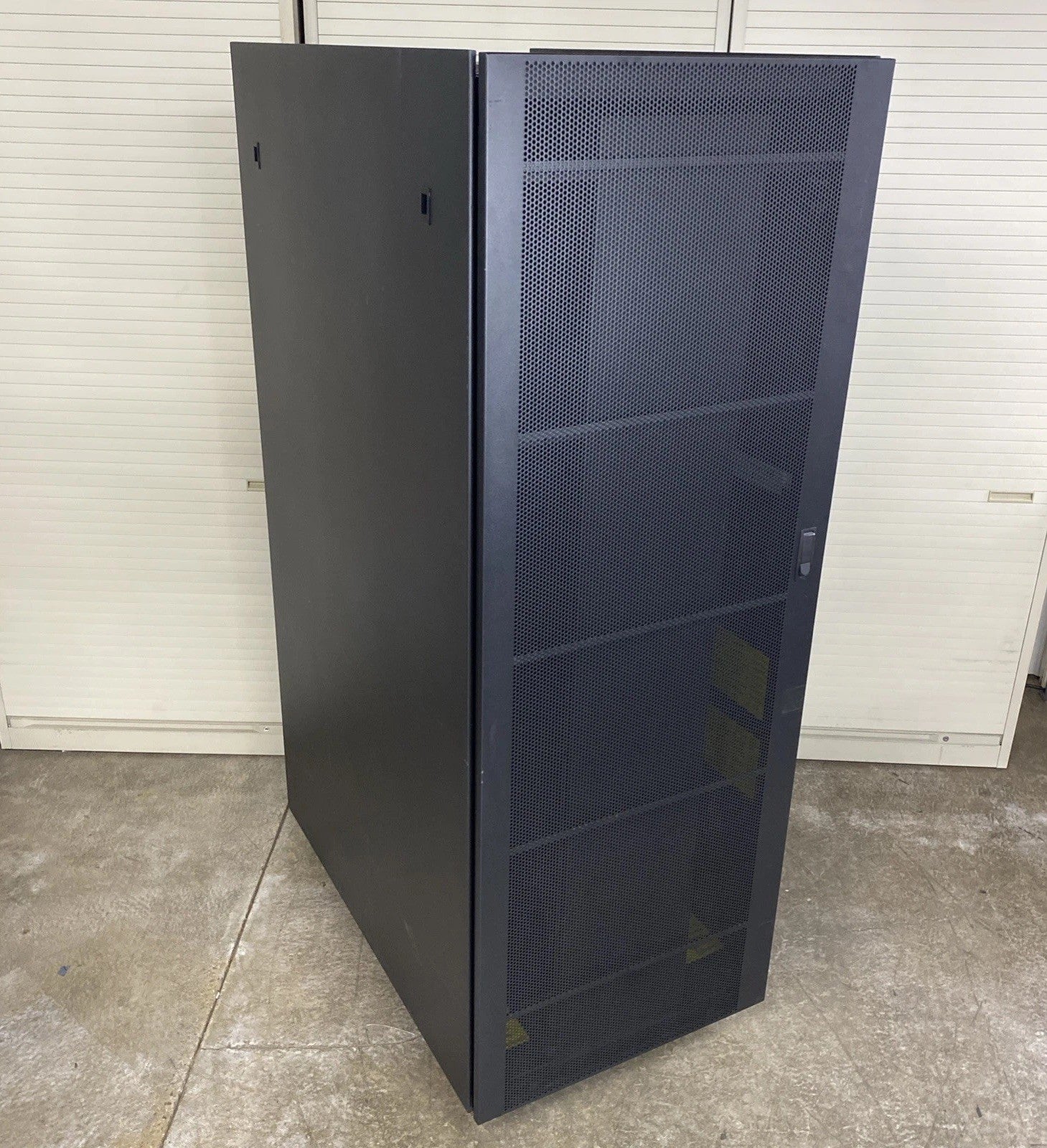 IBM 45D3122 36U Rack IT Network Server Cabinet