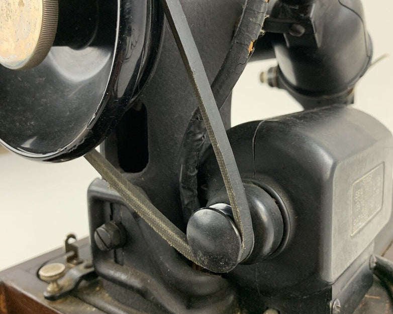 Singer Sewing Machine 15-7 Powers On Motor Runs Dried Belts
