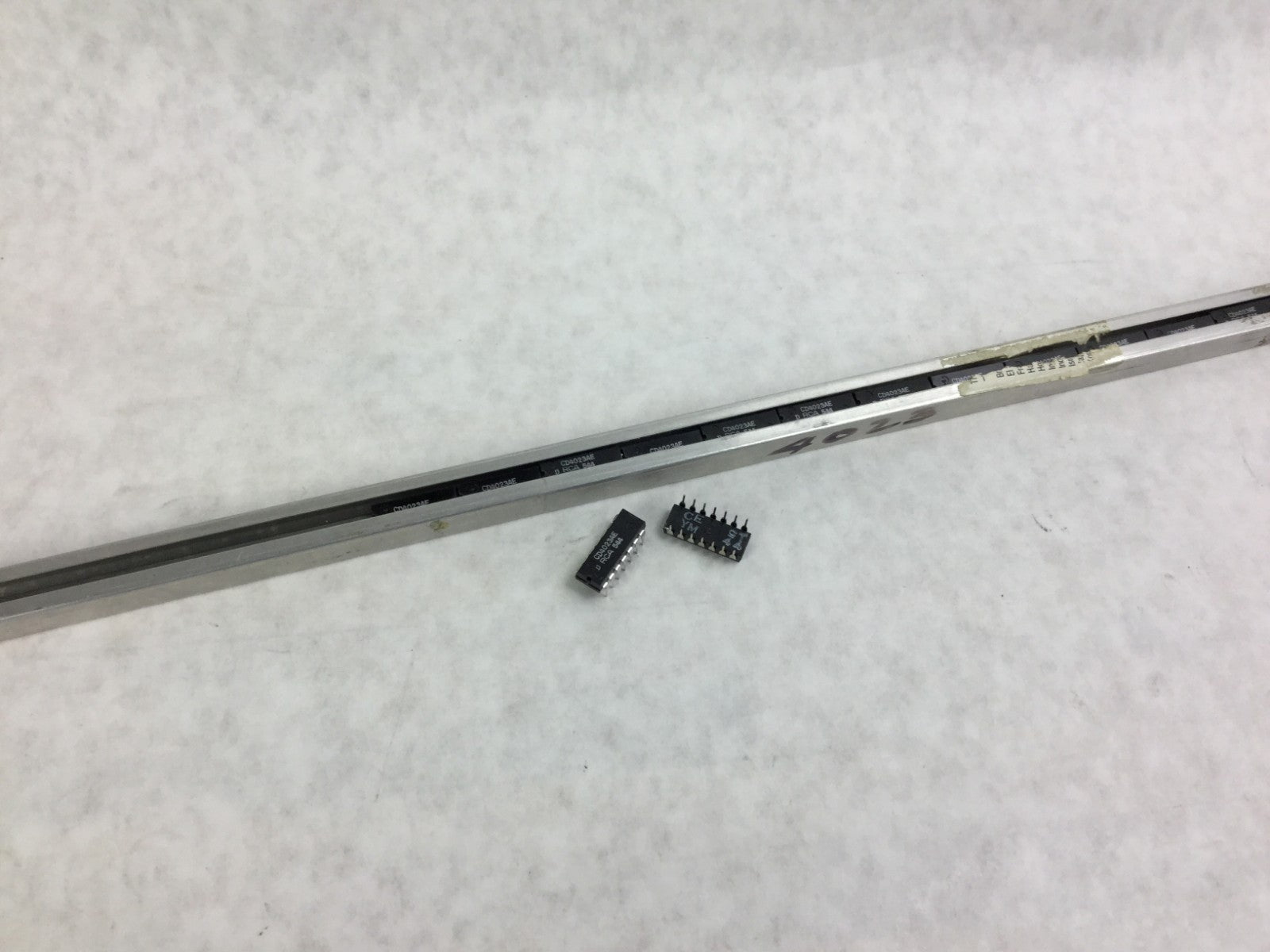 RCA CD4023AE 14 Pin  Lot of 16