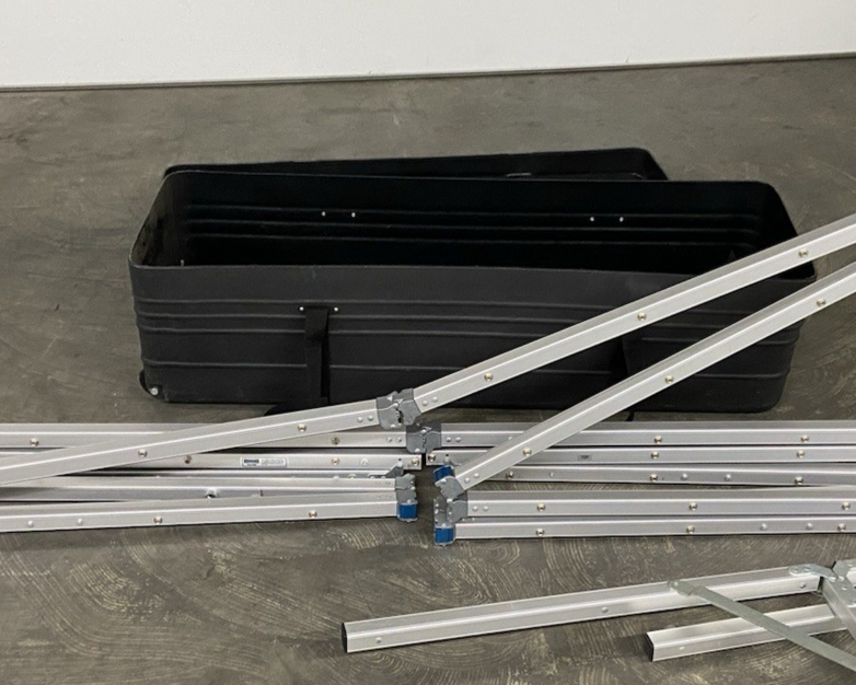 Da-Lite Fast-Fold Deluxe Projection Screen Frame - No Screen - Parts or Repair