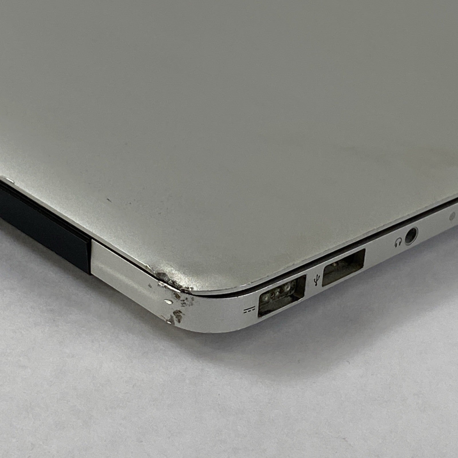 Apple MacBook Air A1369 2011 13" 1.7GHz i5 4GB RAM 250GB SSD os10.13.6 109Cycles18