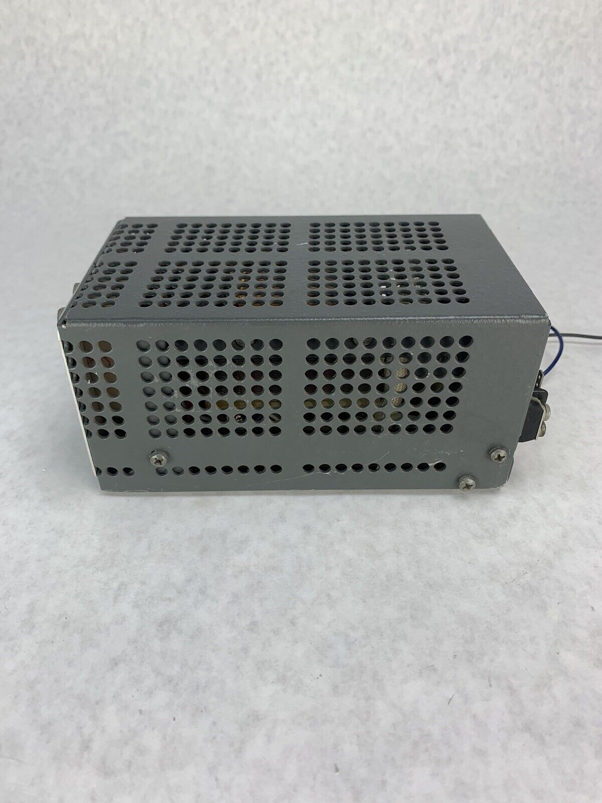 Lambda Regulated Power Suppy 0-24 VDC-INPUT 105-132V 55-65HZ Model LM 261