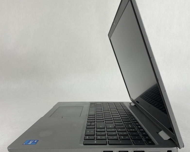 Dell Latitude 5520 15.6" i5-1135G7 2.40GHz 8GB RAM No SSD/OS/AC/Batt - Bad Port
