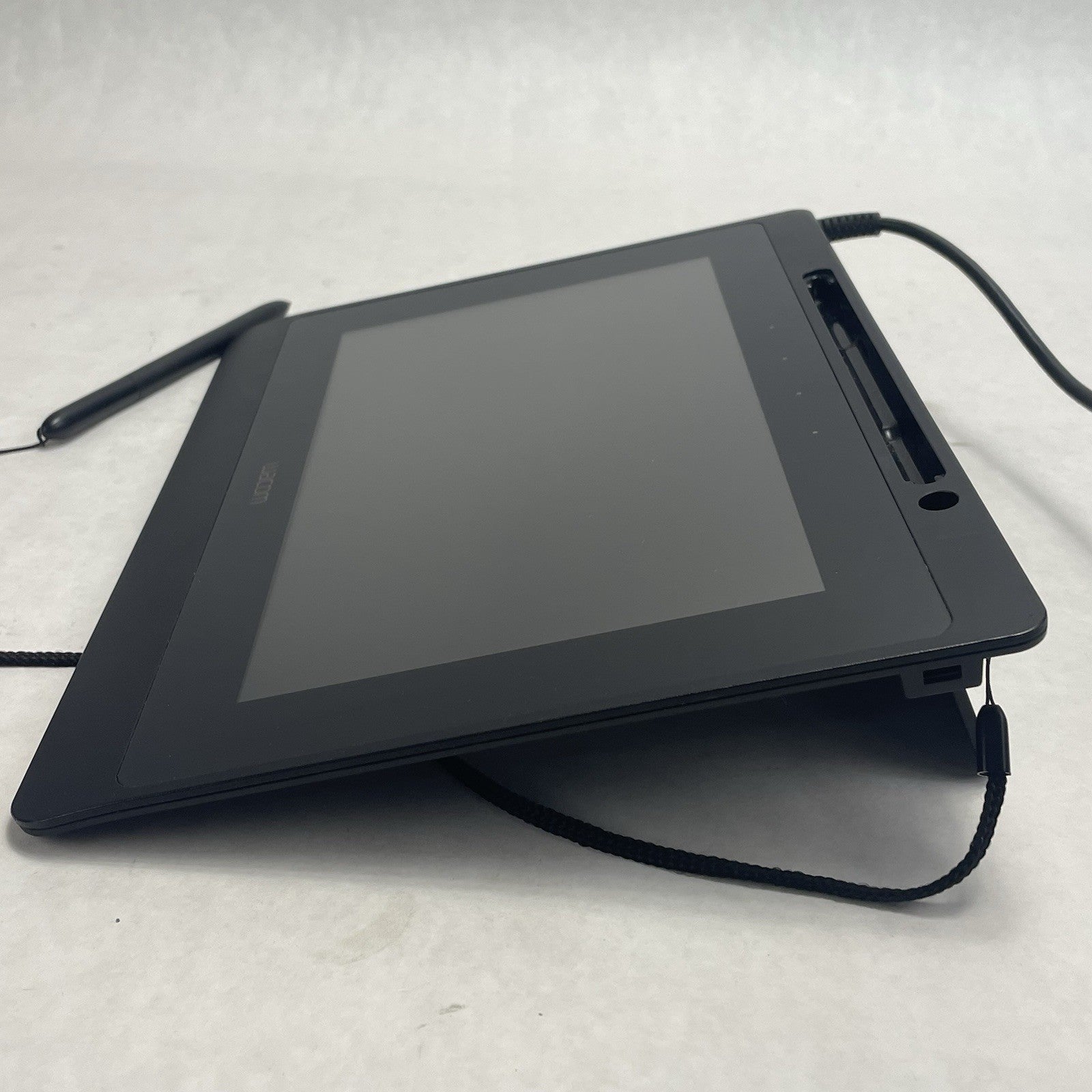 Wacom DTU-1141B 10.1" Full HD Digitizer Interactive Pen Display6