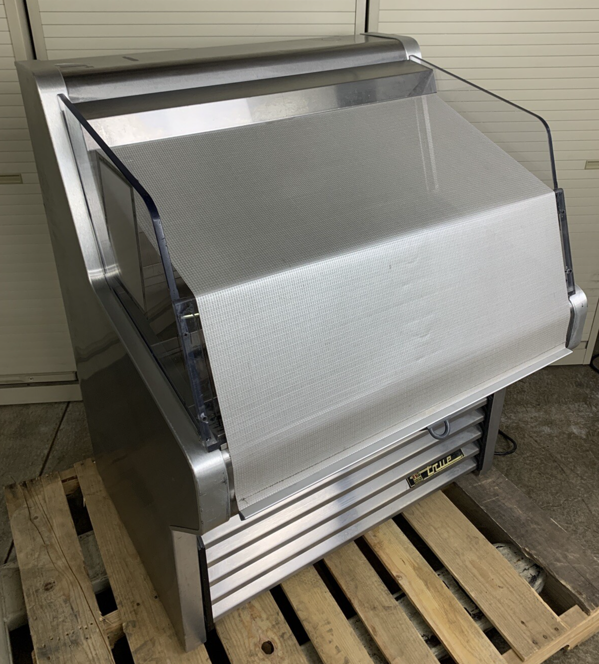 True THAC-36-HC 36" Horizontal Open Air Cooler Black 115v Tested Cools No Light