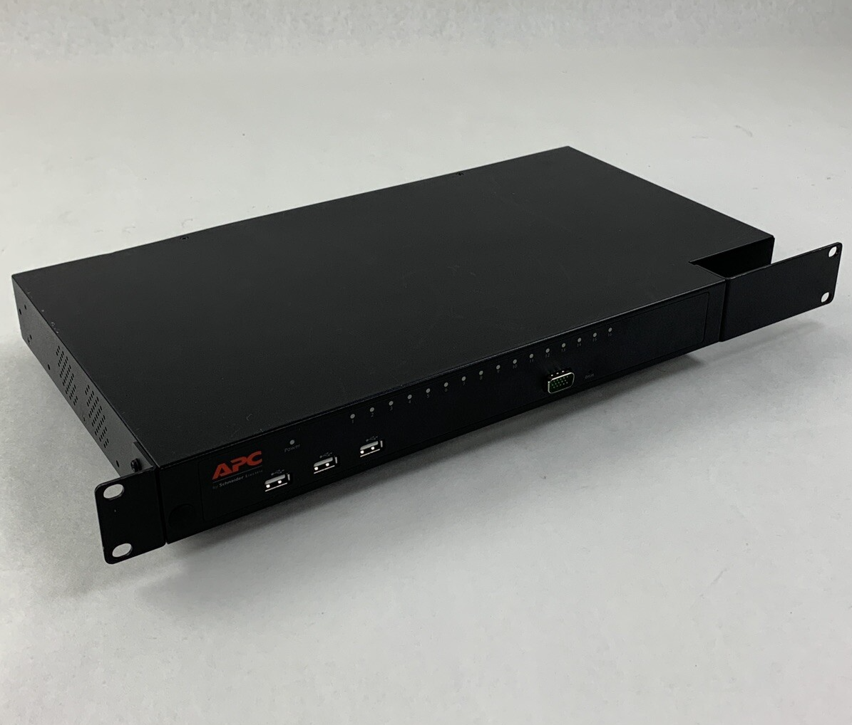 APC KVM0216A KVM USB 2G Enterprise Analog 2 Local Users 16 Ports Tested