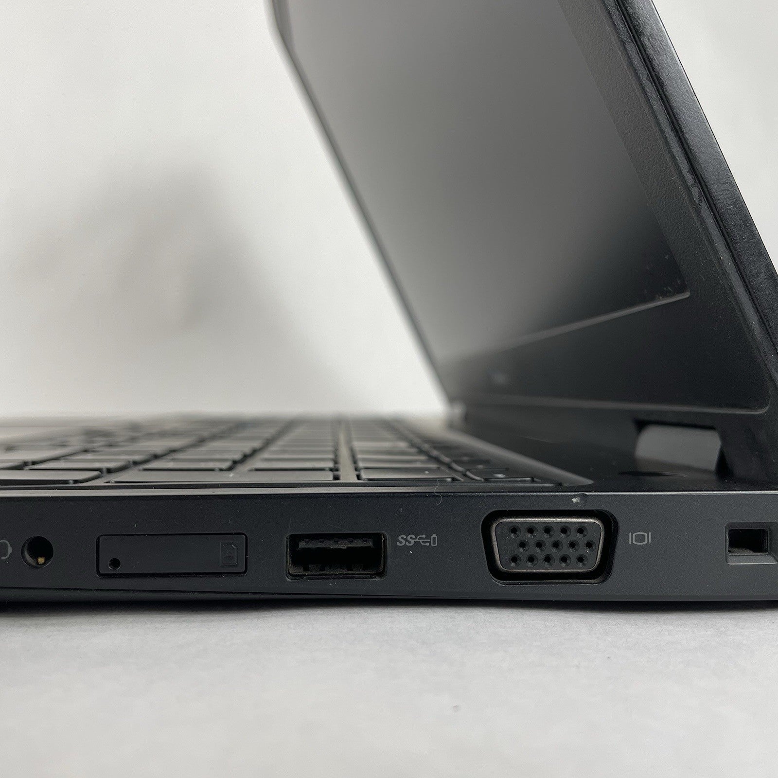 Dell Latitude 5580 15.6" i5-7300U 2.60 GHz 8 GB RAM No SSD/OS/AC9