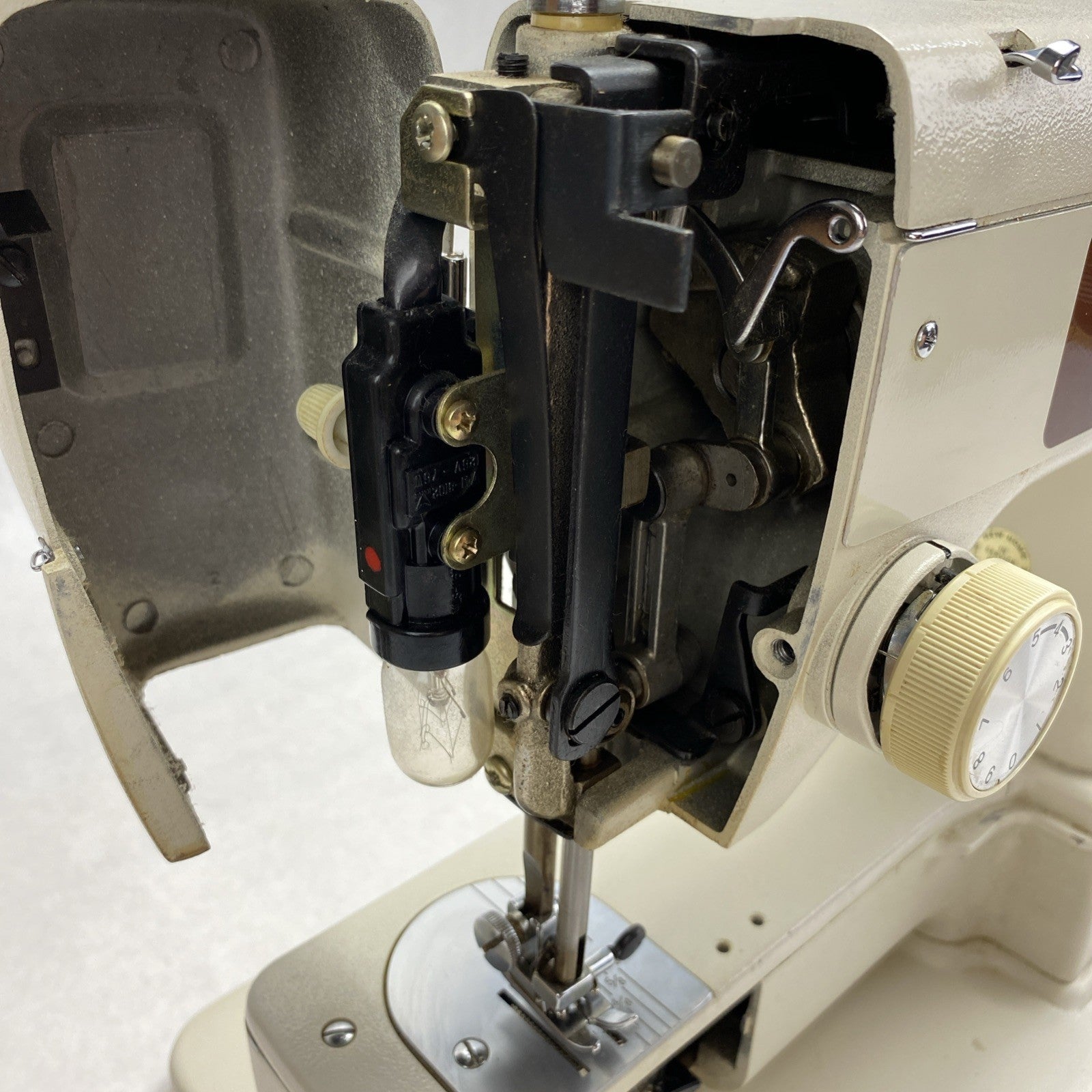Vintage Janome New Home Model 640 Sewing Machine - Pedal and Manual With Case4
