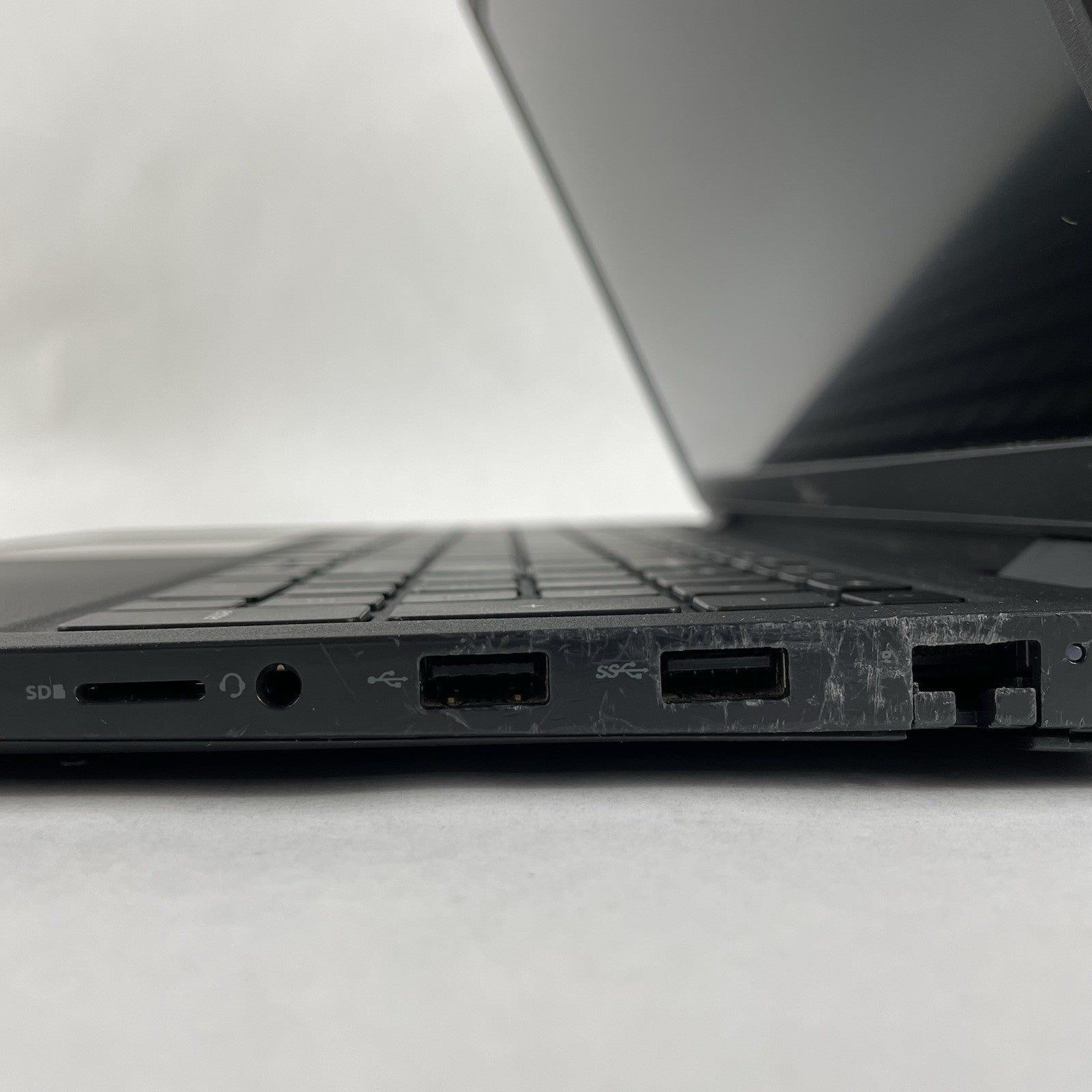 Dell Latitude 3520 15.6" i5-1135G7 2.40 GHz 8 GB RAM No SSD/OS/AC5