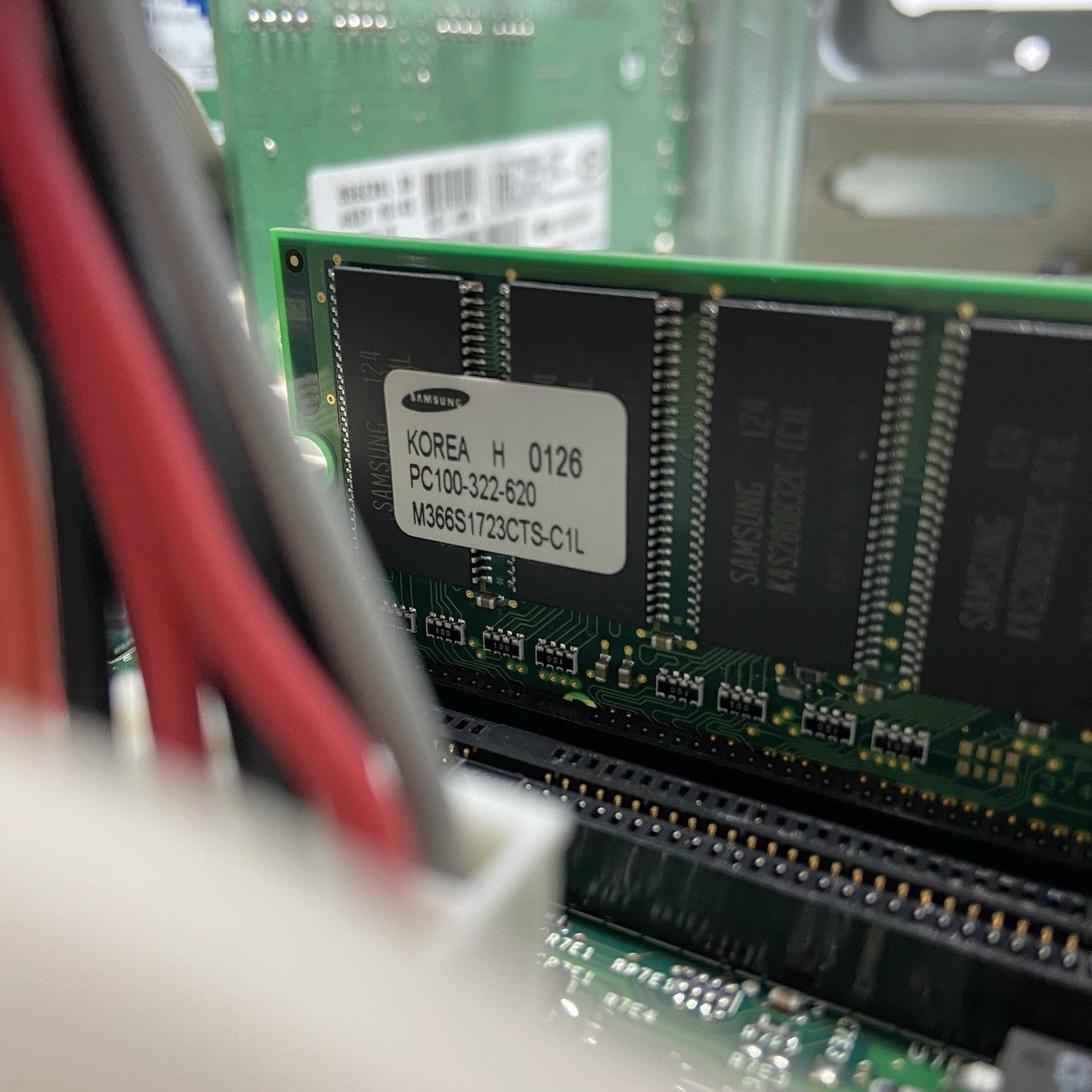Dell Dimension L800CXE MT Intel Celeron w/SSE 800MHz 128MB RAM No HDD No OS13