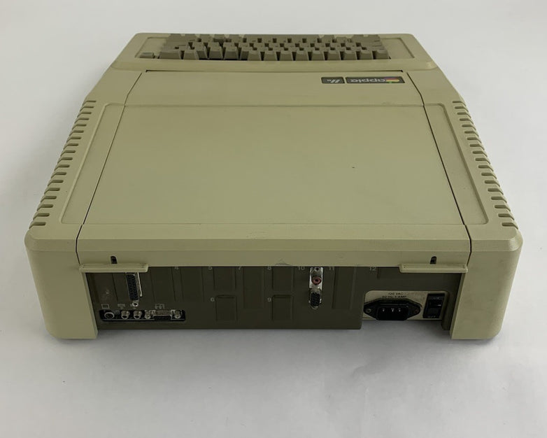 Apple IIe A2S2064 Vintage Personal Computer - Tested Missing Keys