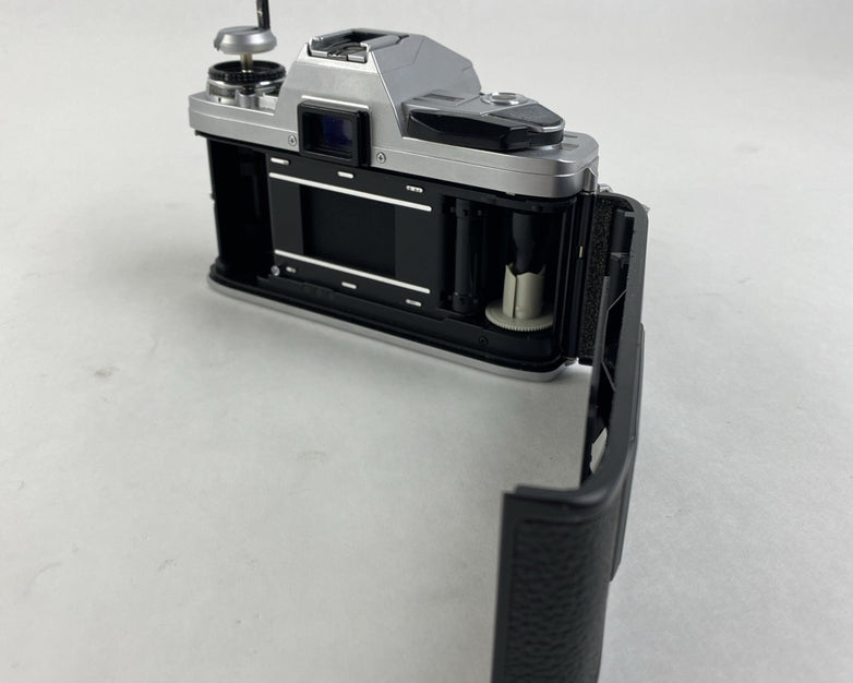 Minolta X-370 SLR Film Camera w/ Minolta 50mm 1:1.7 Lens - Untested Parts