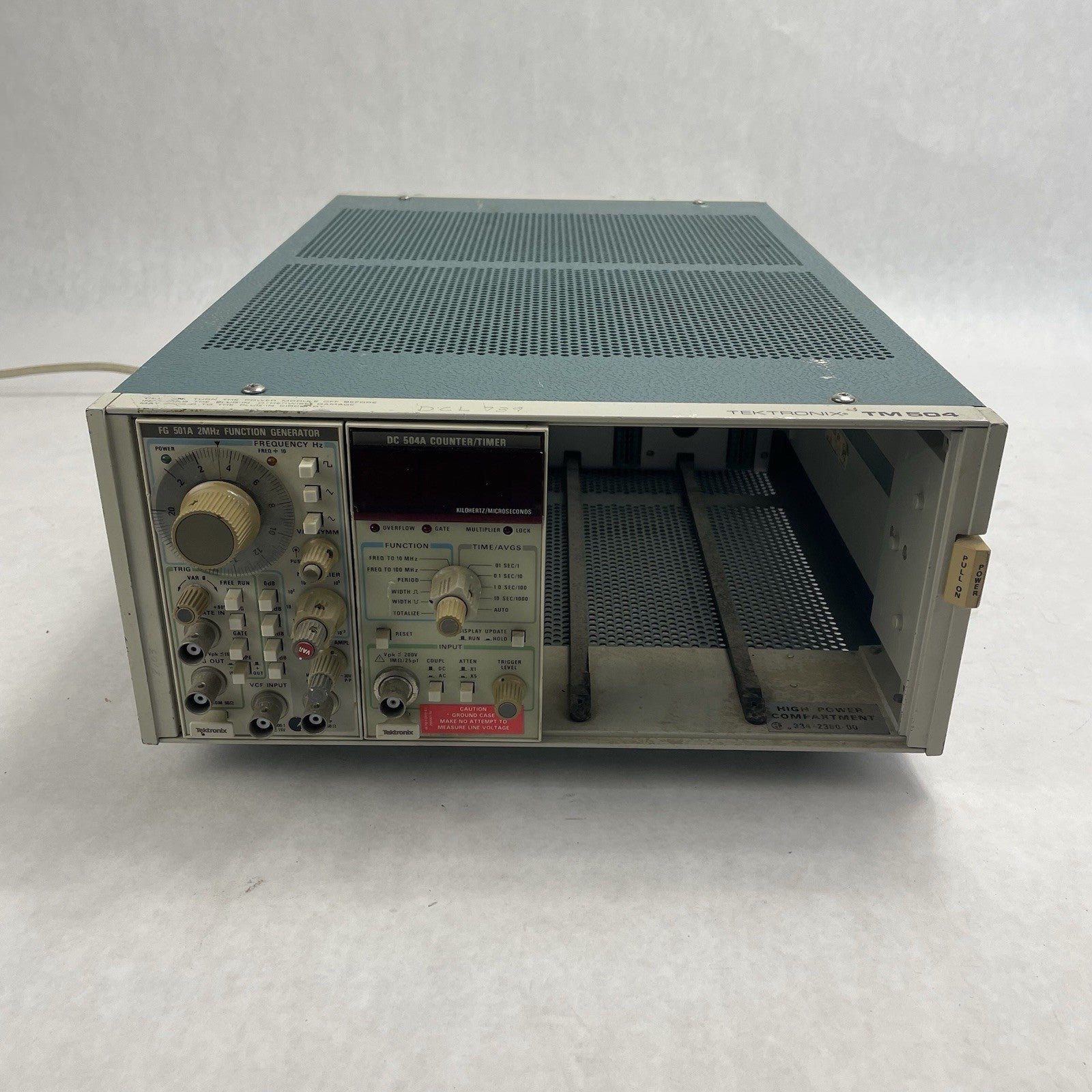 Tektronix DC504A and FG 501A Function Generator Counter / Timer Module For Parts1