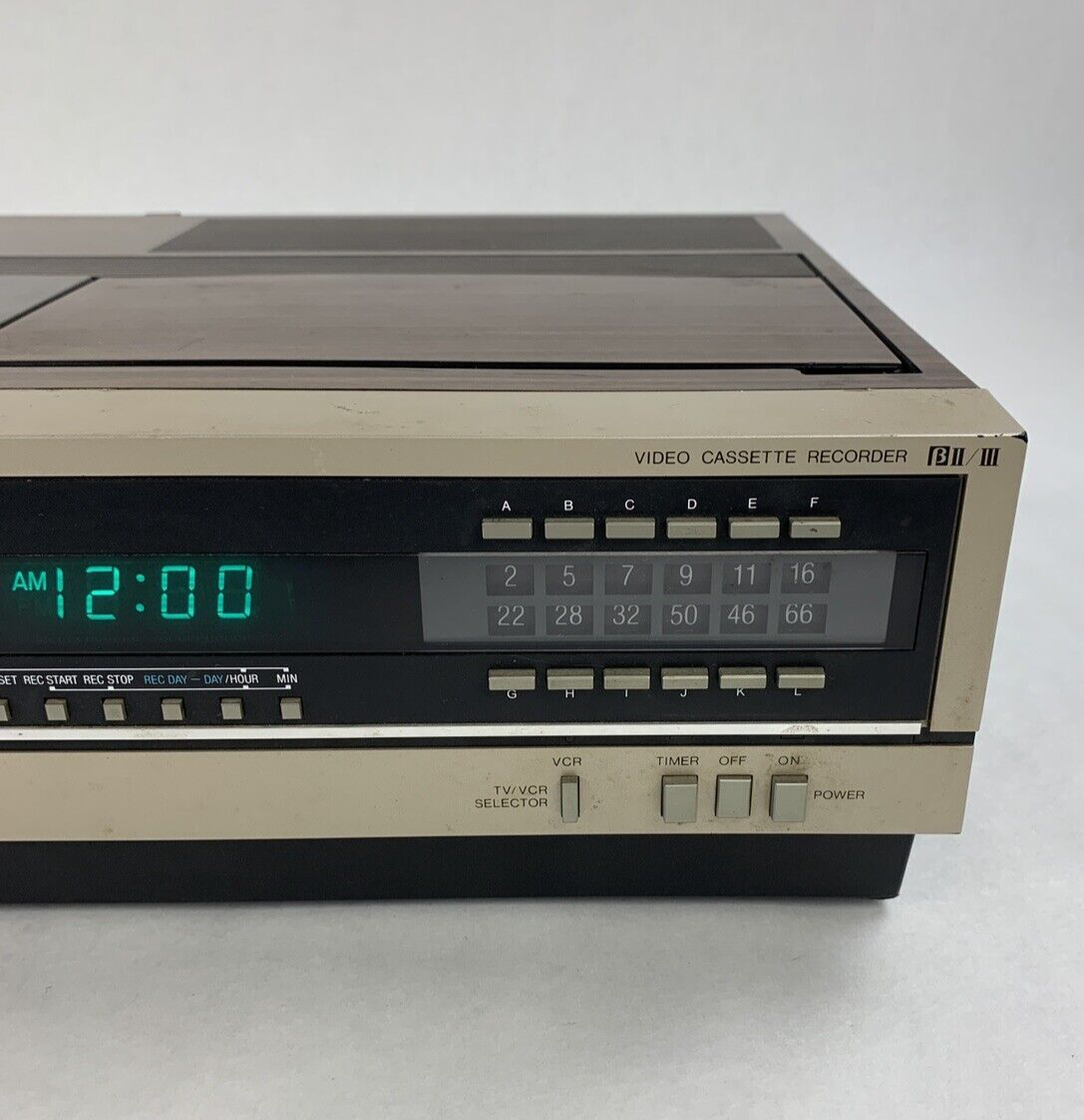 Sanyo VCR 4200 Betacord Video Cassette Recorder Power Tested Door Sticks Vintage