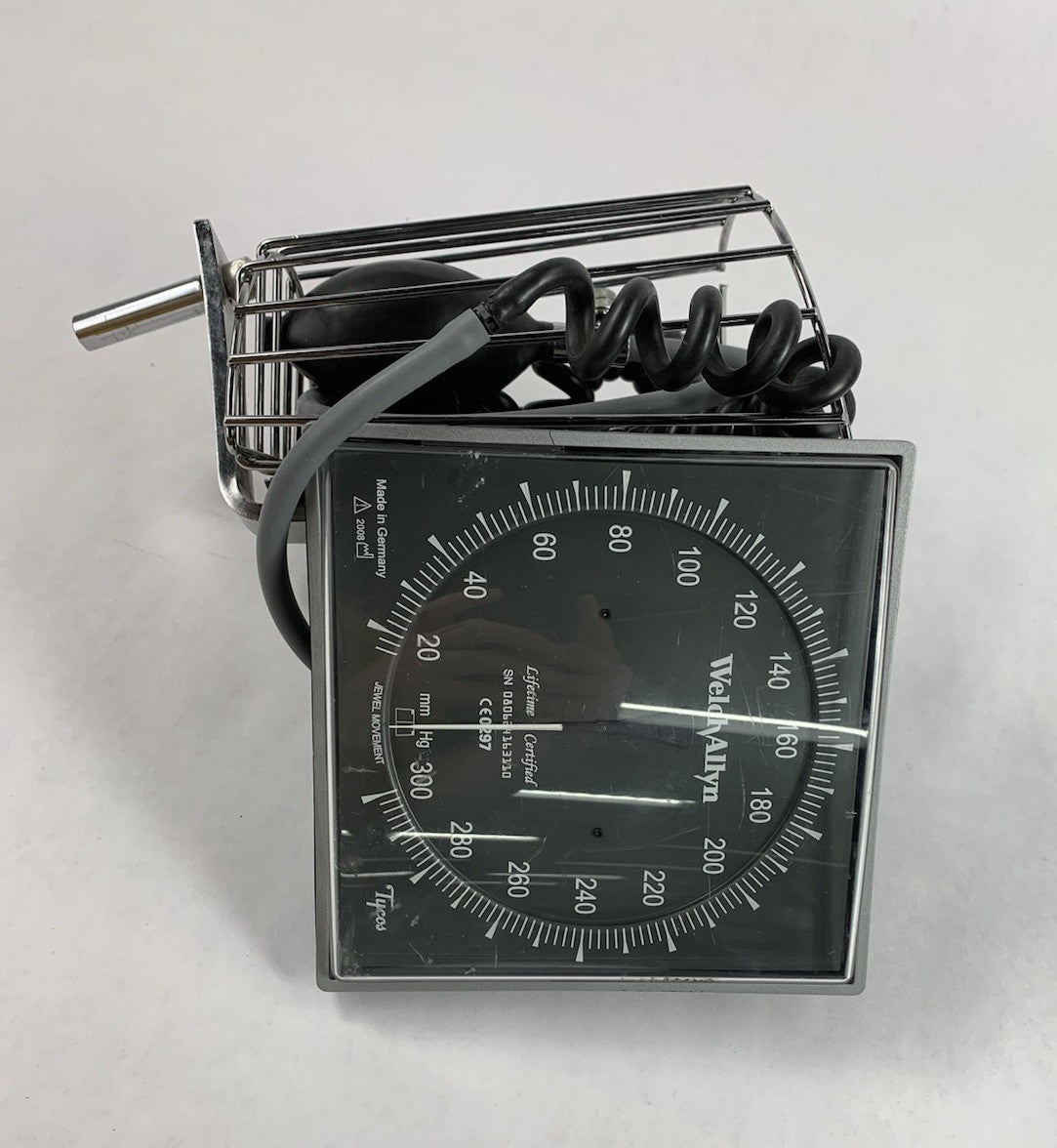 Welch Allyn CE0297 Sphygmomanometer Dark Grey With Basket and Pressure Regulator1