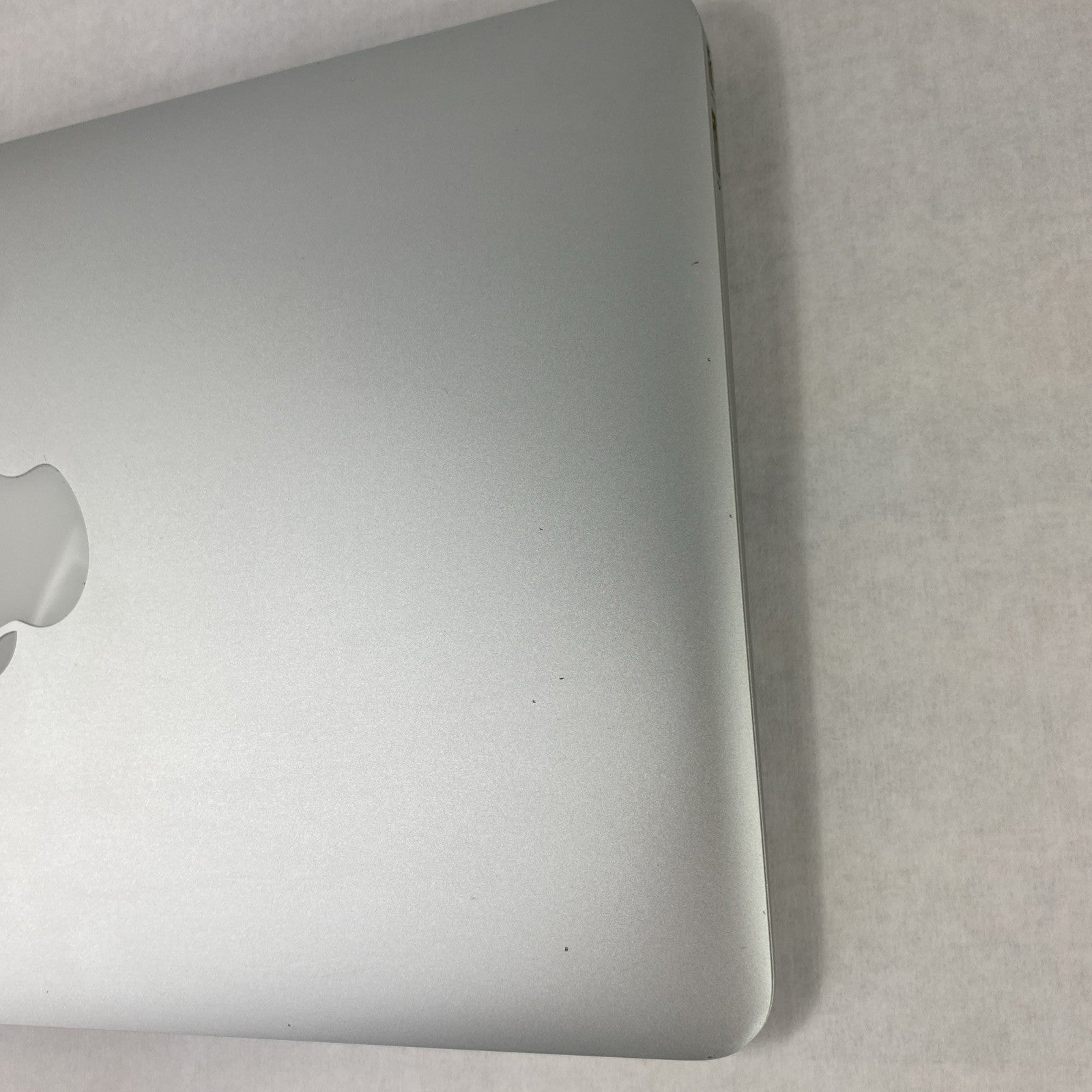 Apple A1465 MacBook Air 2013 11" 1.3Ghz i5 4GB RAM 120GB SSD macOS 11.7.1