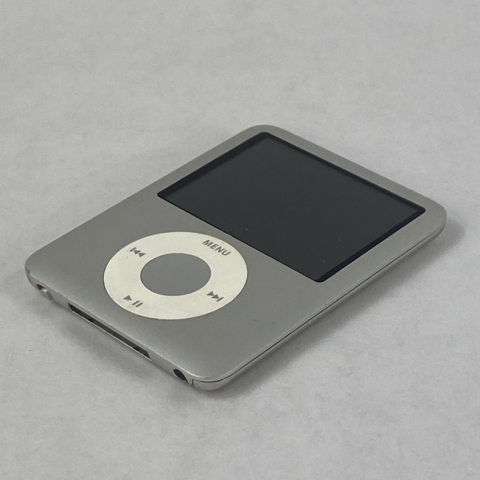 Apple iPod Nano 3rd Gen A1236 8GB Silver v1.1.37