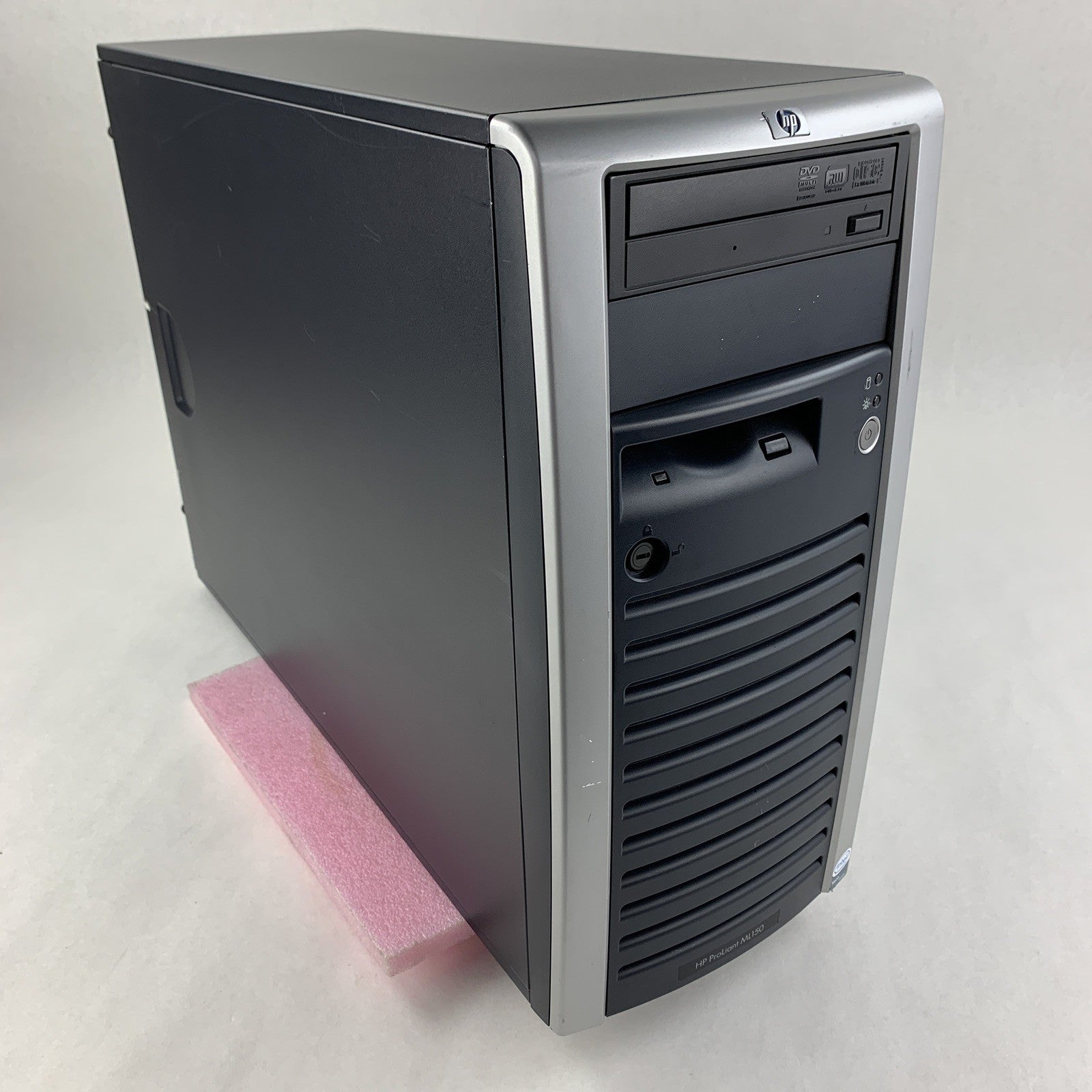 HP Proliant ML150 G2 Tower Server 1x Xeon 3.0 GHz 3 GB Ram No OS No HDD