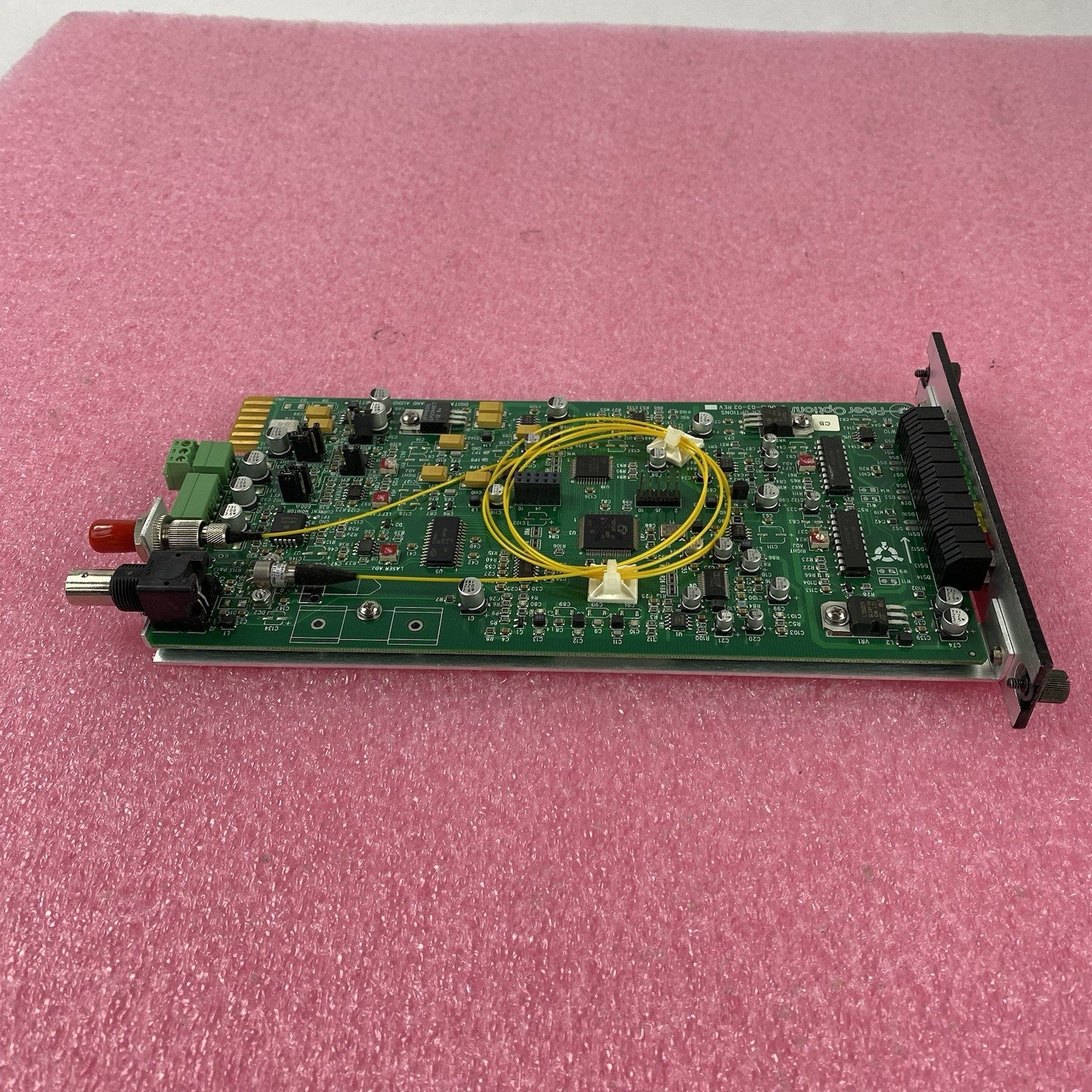 GE Security Fiber Options B7742AVT-RST Digital Audio/Video Transmitter