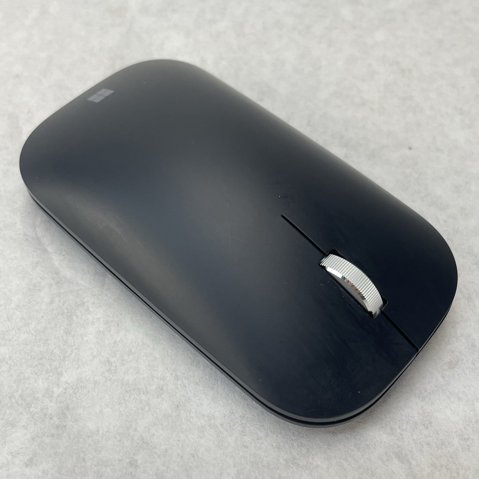 Microsoft 1679 Surface Designer Bluetooth Mouse0