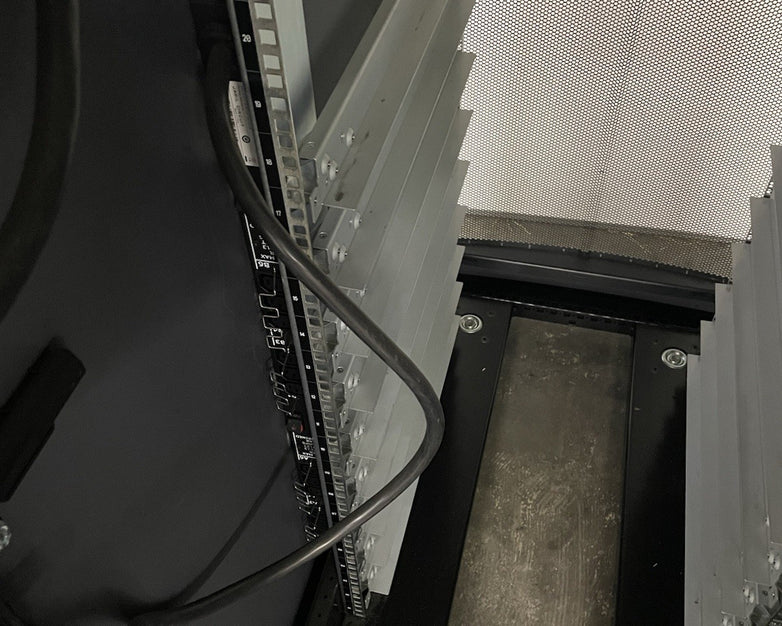 NETAPP NAC-0501 Server Rack Cabinet Unlocked With Keys