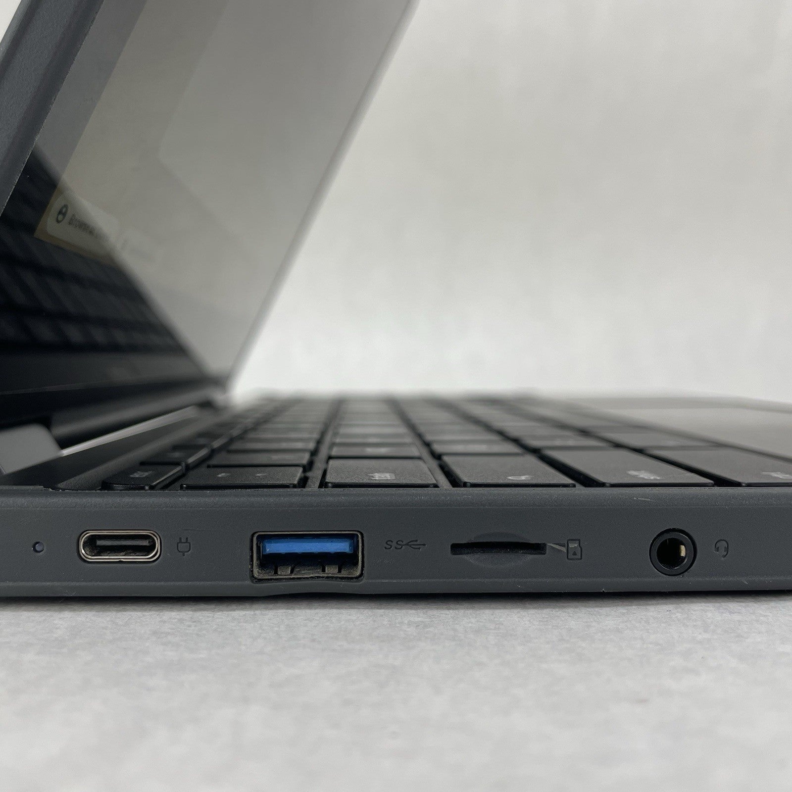 Lenovo 300e ChromeBook 2nd Gen 81MB 11.6" Celeron N4020 1.10 GHz 4 GB RAM 16 GB4