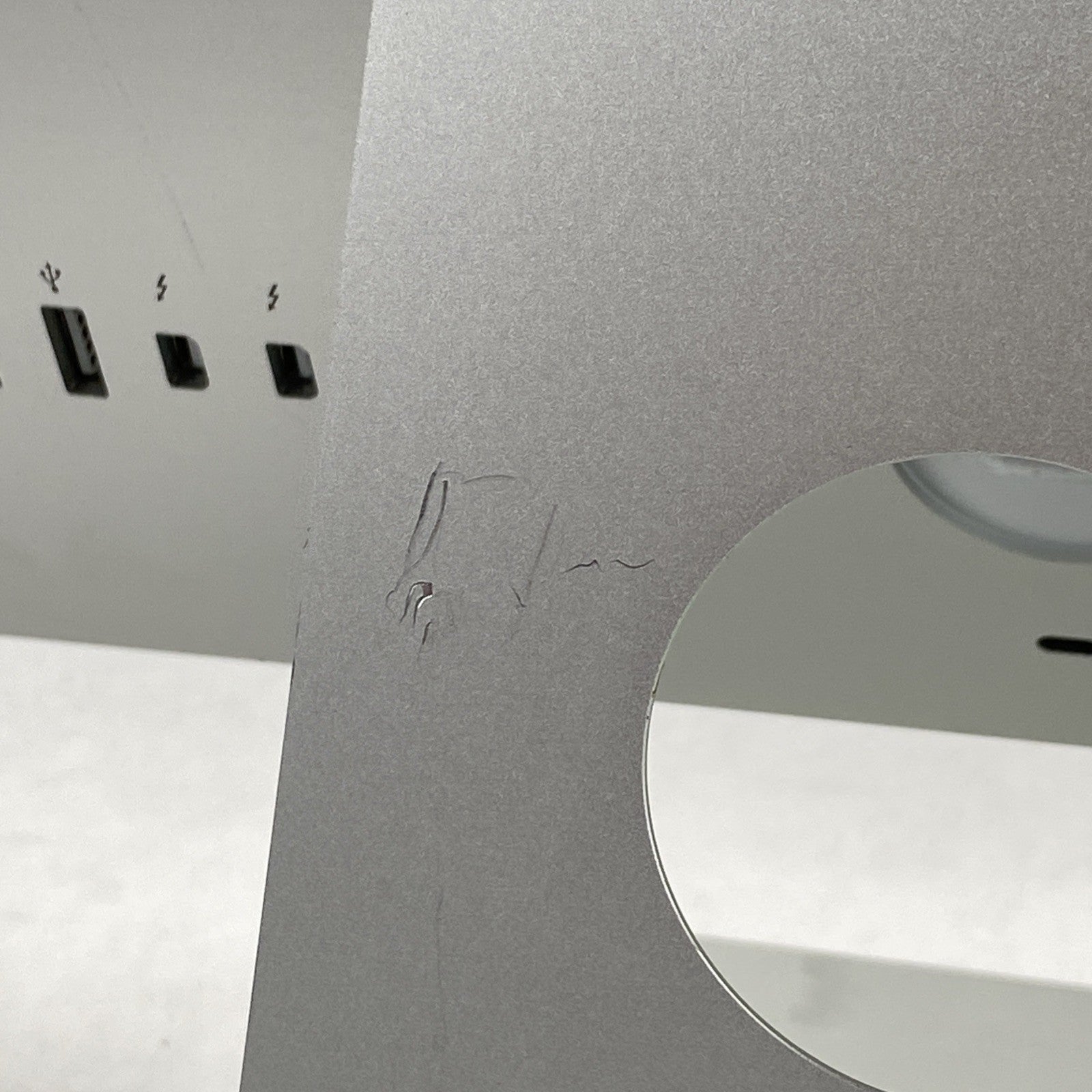 Apple A1418 iMac 21.5" 2015 1.6 GHz Core i5 8 GB RAM 1TB HDD macOS 12.7.6