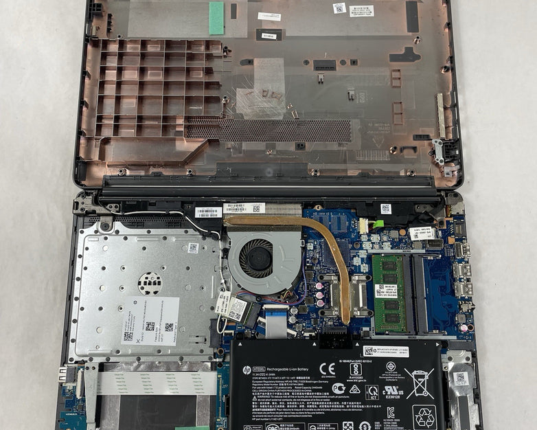 HP 255 G7 15.6" Ryzen 3 2200U 2.50 GHz 8 GB RAM No SSD/OS/AC - Scratched