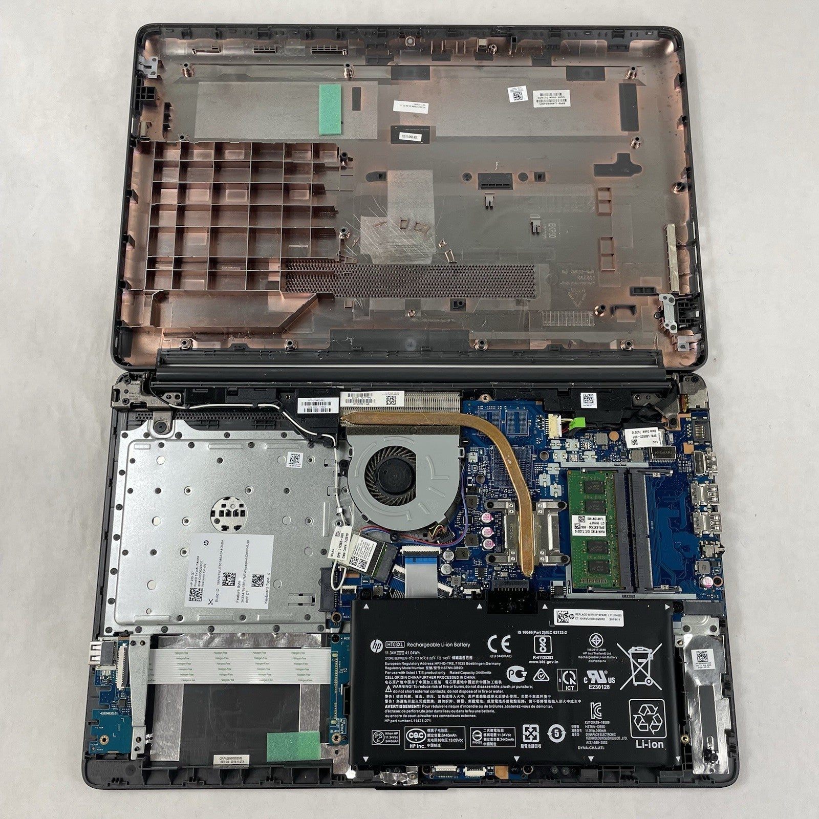 HP 255 G7 15.6" Ryzen 3 2200U 2.50 GHz 8 GB RAM No SSD/OS/AC - Scratched15