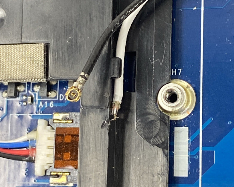 Dell Latitude 5580 Core i5-7300U 2.60 GHz 8 GB RAM 15.6" No Battery No HDD No OS