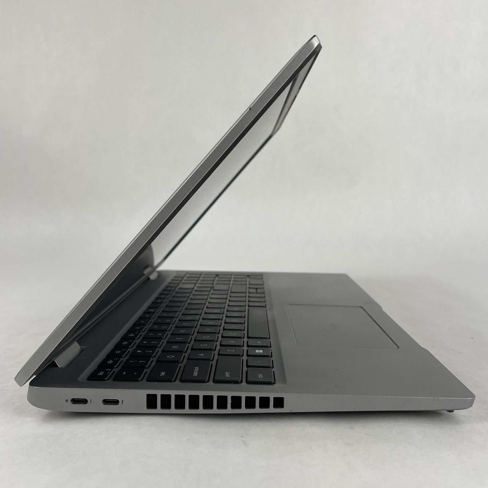 Dell Latitude 5520 15.6" i5-1145G7 2.60 GHz 8 GB RAM No SSD/OS/AC/Batt - Paint6