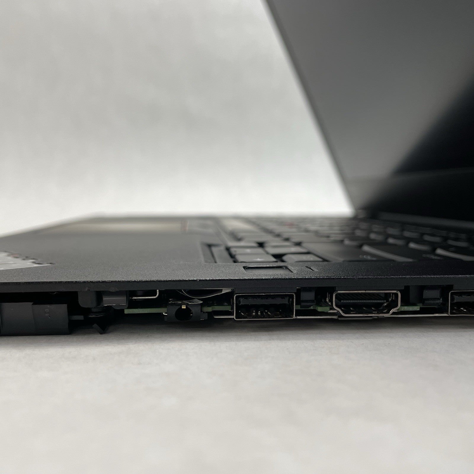 Lenovo ThinkPad T480 14" i5-8350U 1.70 GHz 8 GB RAM No SSD/OS/AC/Batt- No Bottom6