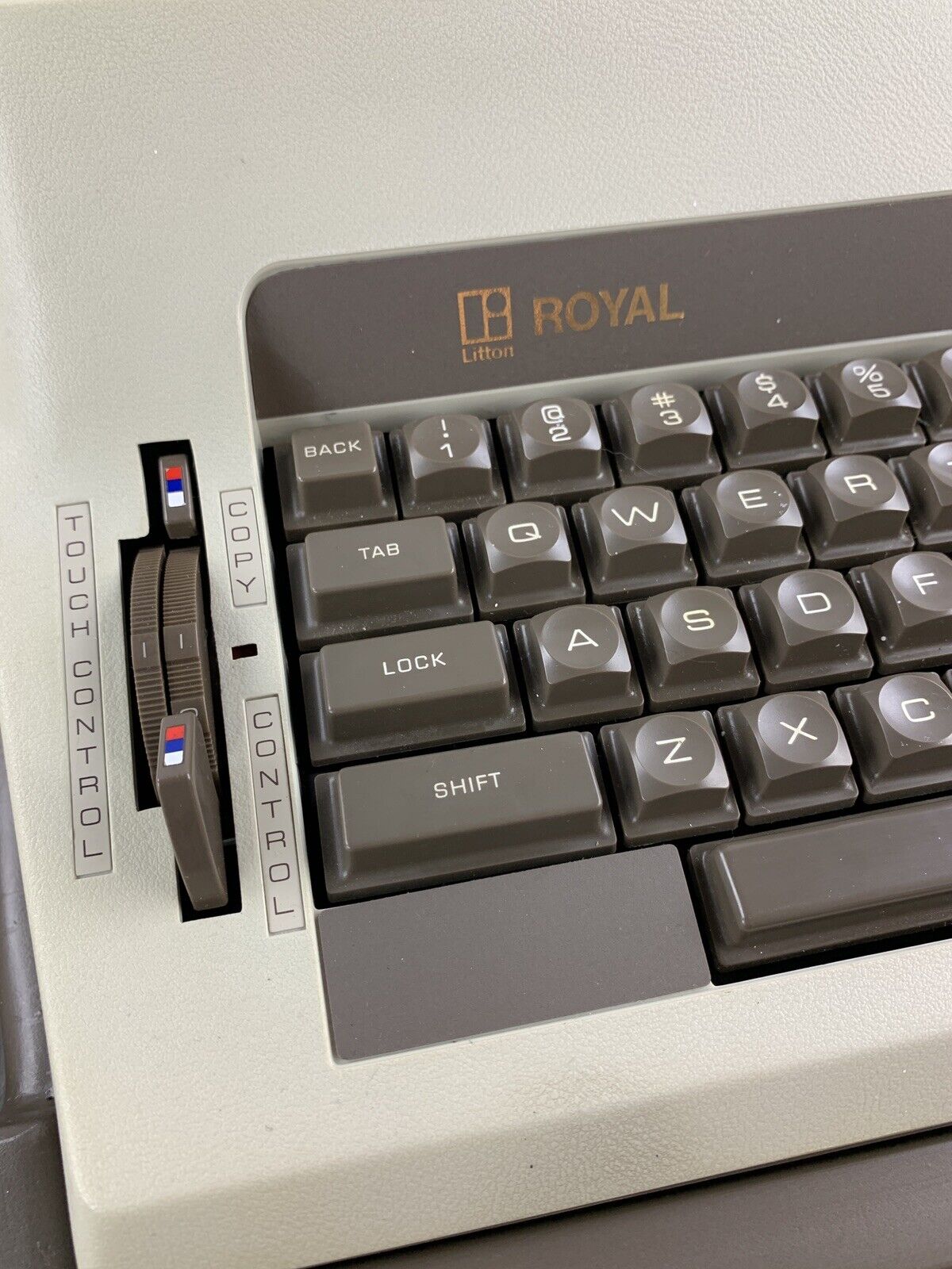 Royal Medallion II Portable Electricl Typewriter Power Tested w/ Case Vintage