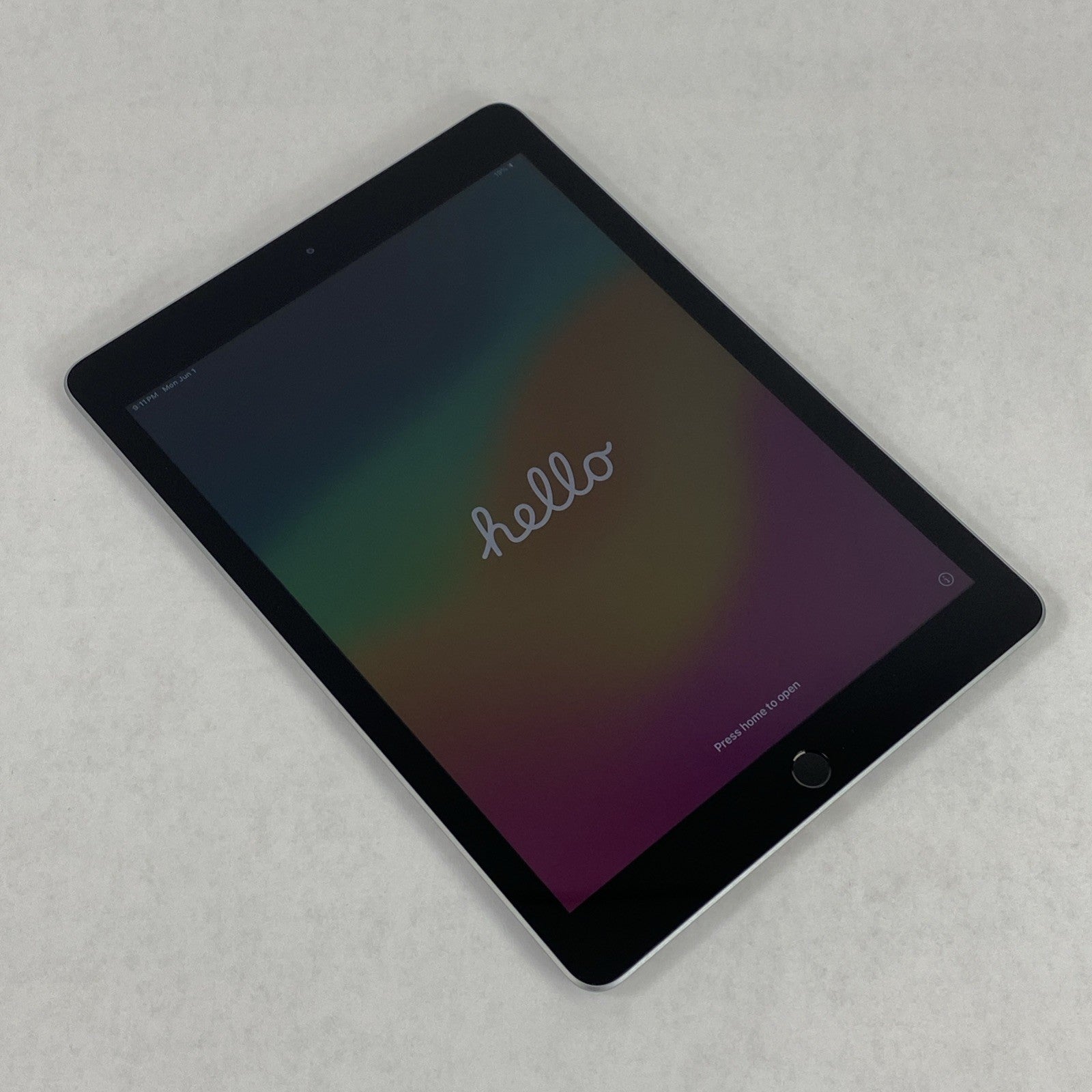 Apple iPad 6th Gen A1893 128GB 9.7" Wi-Fi Space Gray IOS 17.7.10 Read0