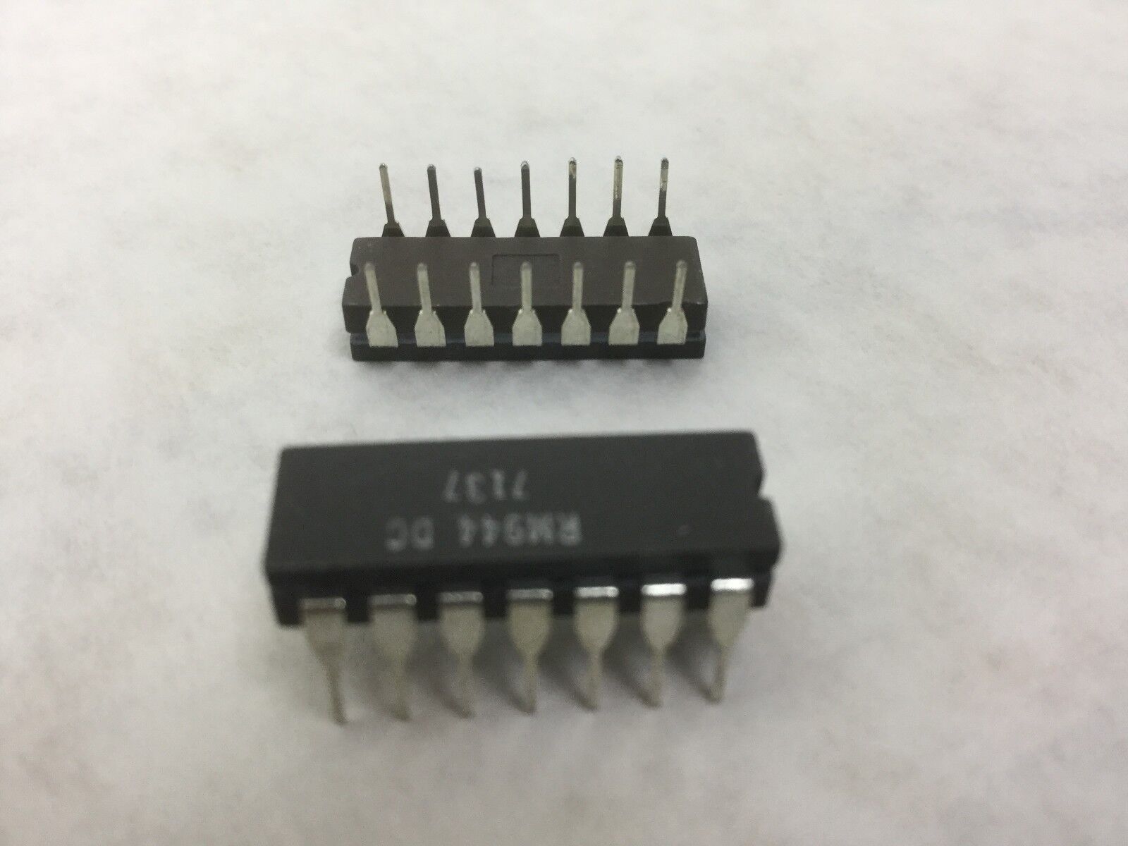 RM944 DC (7137) 14 Pin  Lot of 25  NEW