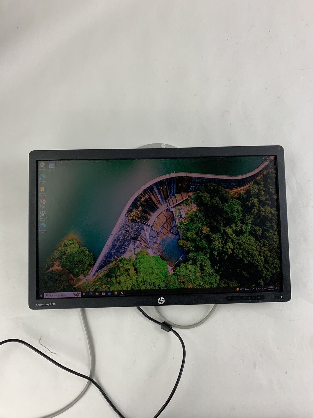 Open Box HP EliteDisplay 22" - E221 - LED-backlit LCD Monitor w/Stand