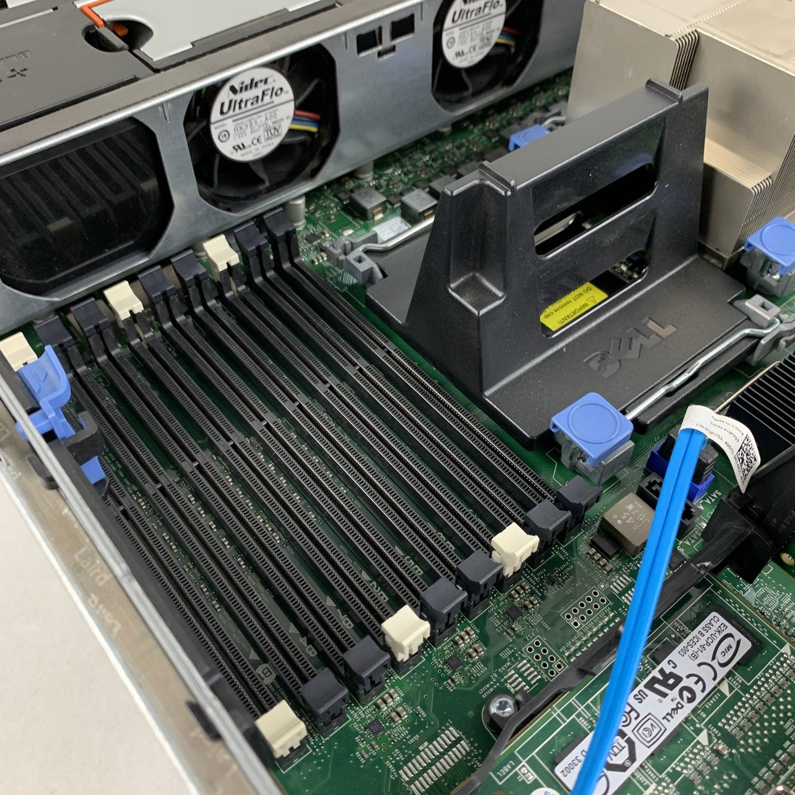 Dell PowerEdge R710 x1 Intel Xeon E5504 2.00 GHz 24 GB RAM No HDD No OS No CD