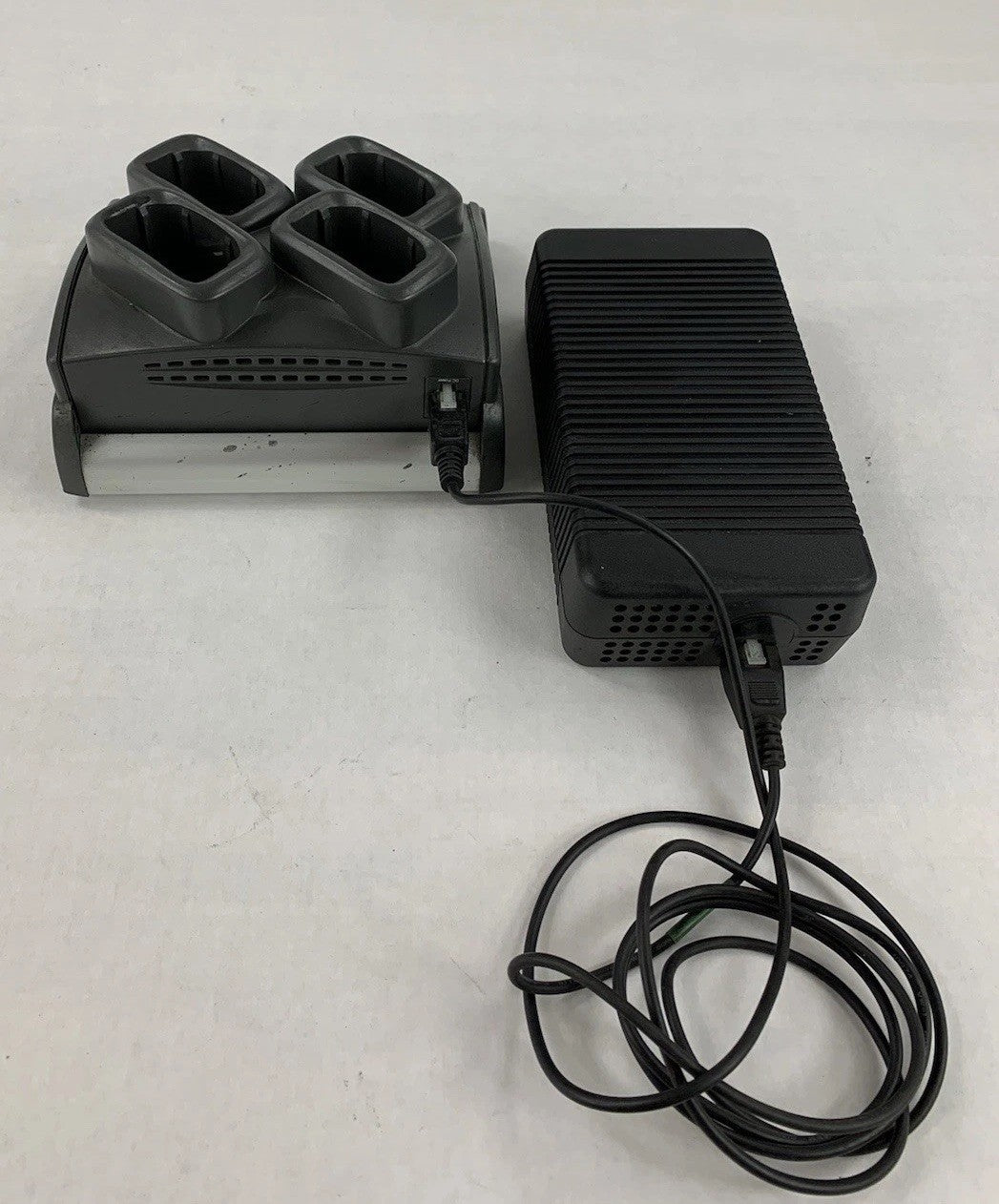 Symbol SAC9000-4000 4-Bay Battery Charger w/PWRS-14000-241R Power Supply
